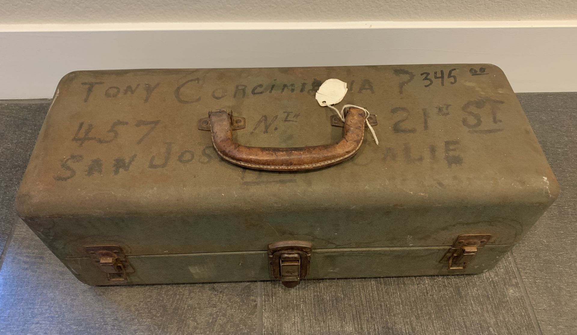 VINTAGE FISHERMAN'S TACKLE BOX WITH FISHING ITEMS INSIDE $350 VALUE LEATHER HANDLE ON CASE - Image 2 of 11