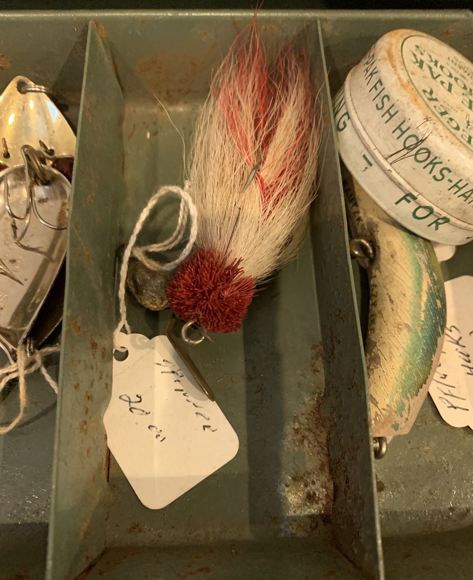 VINTAGE FISHERMAN'S TACKLE BOX WITH FISHING ITEMS INSIDE $350 VALUE LEATHER HANDLE ON CASE - Image 6 of 11