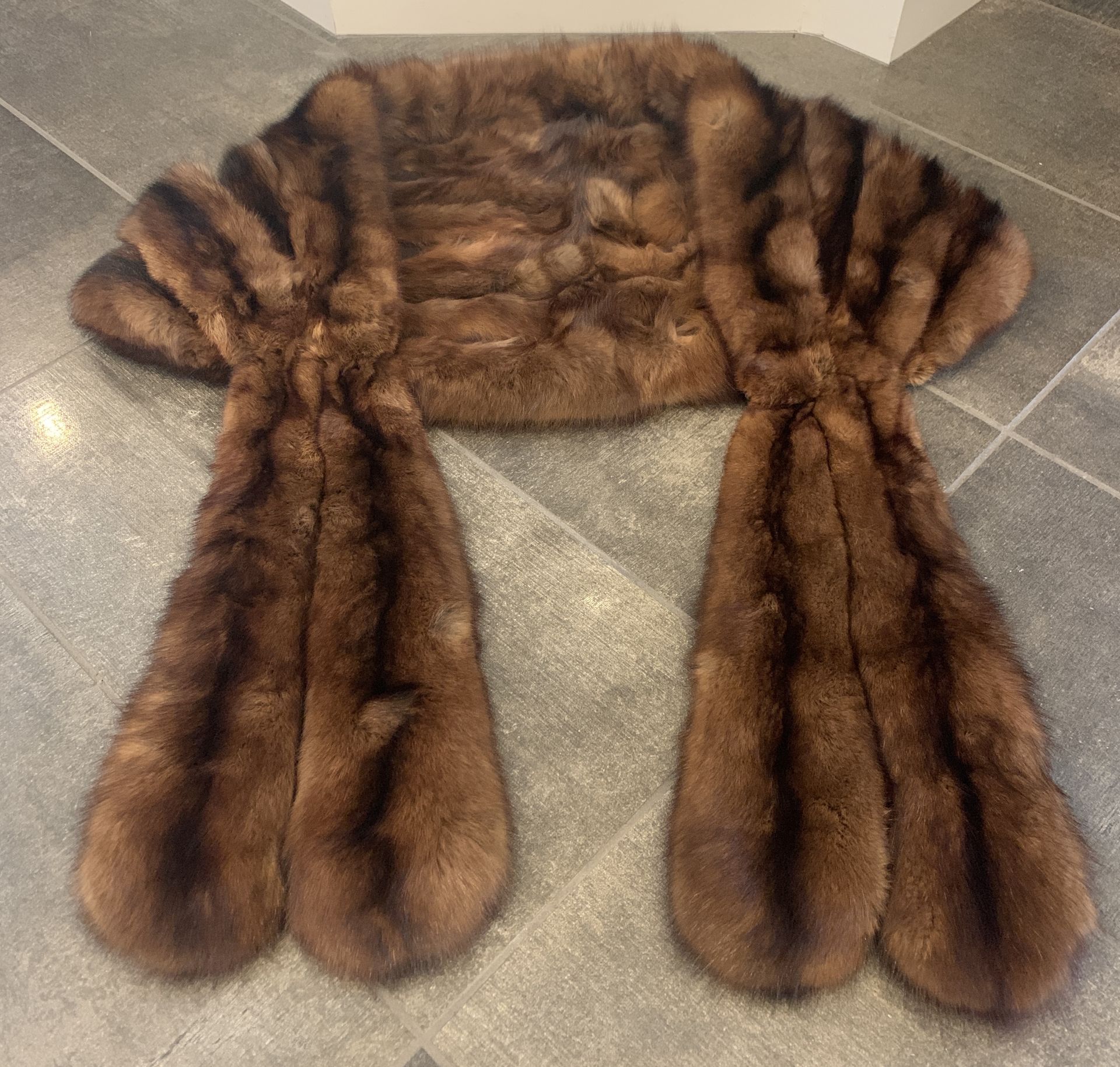 WOMEN'S NAOMI VINTAGE REAL FUR SHOULDER WRAP