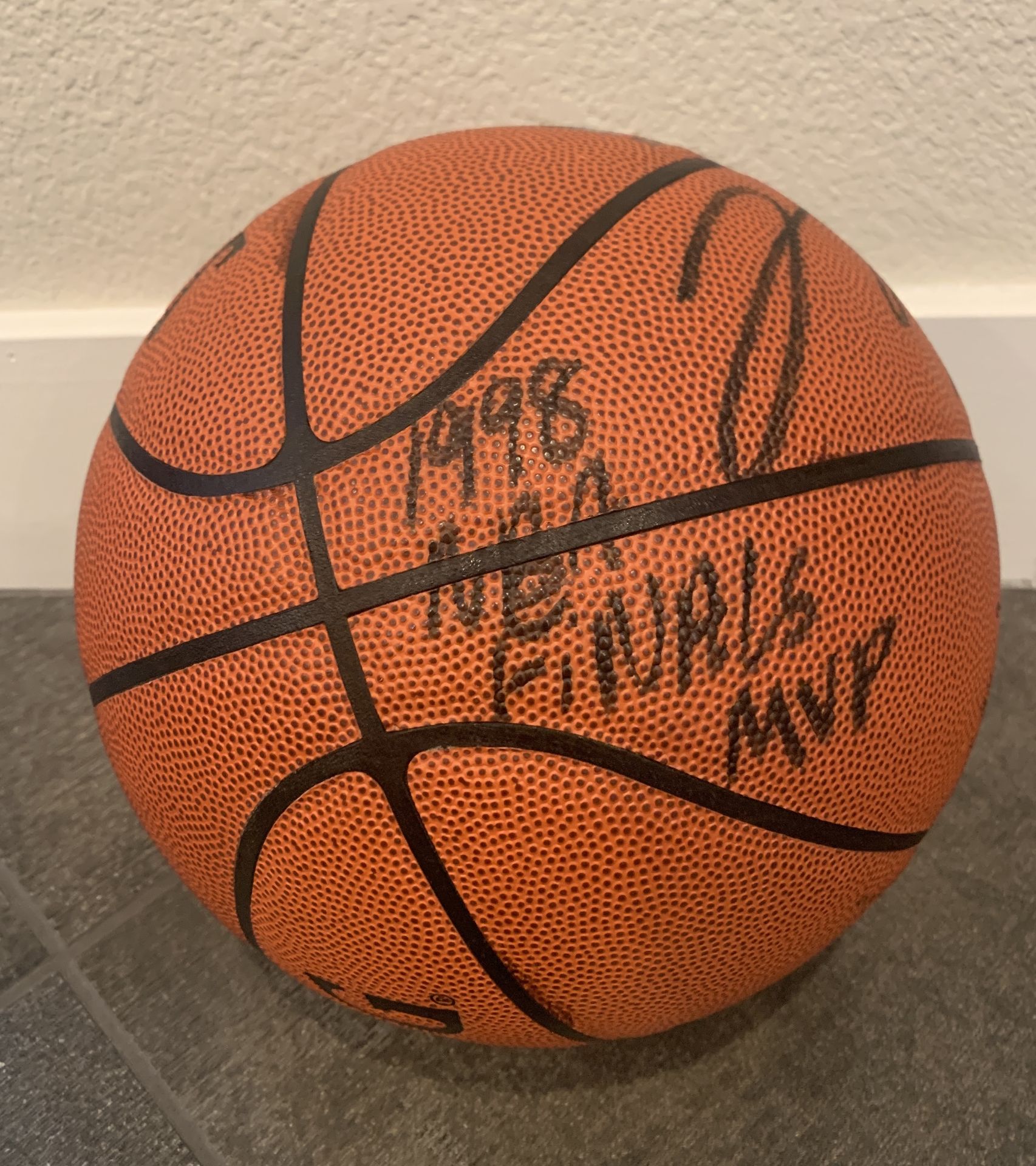 1998 NBA MVP FINALS AUTOGRAPHED BASKETBALL MICHEAL JORDAN - Image 2 of 4