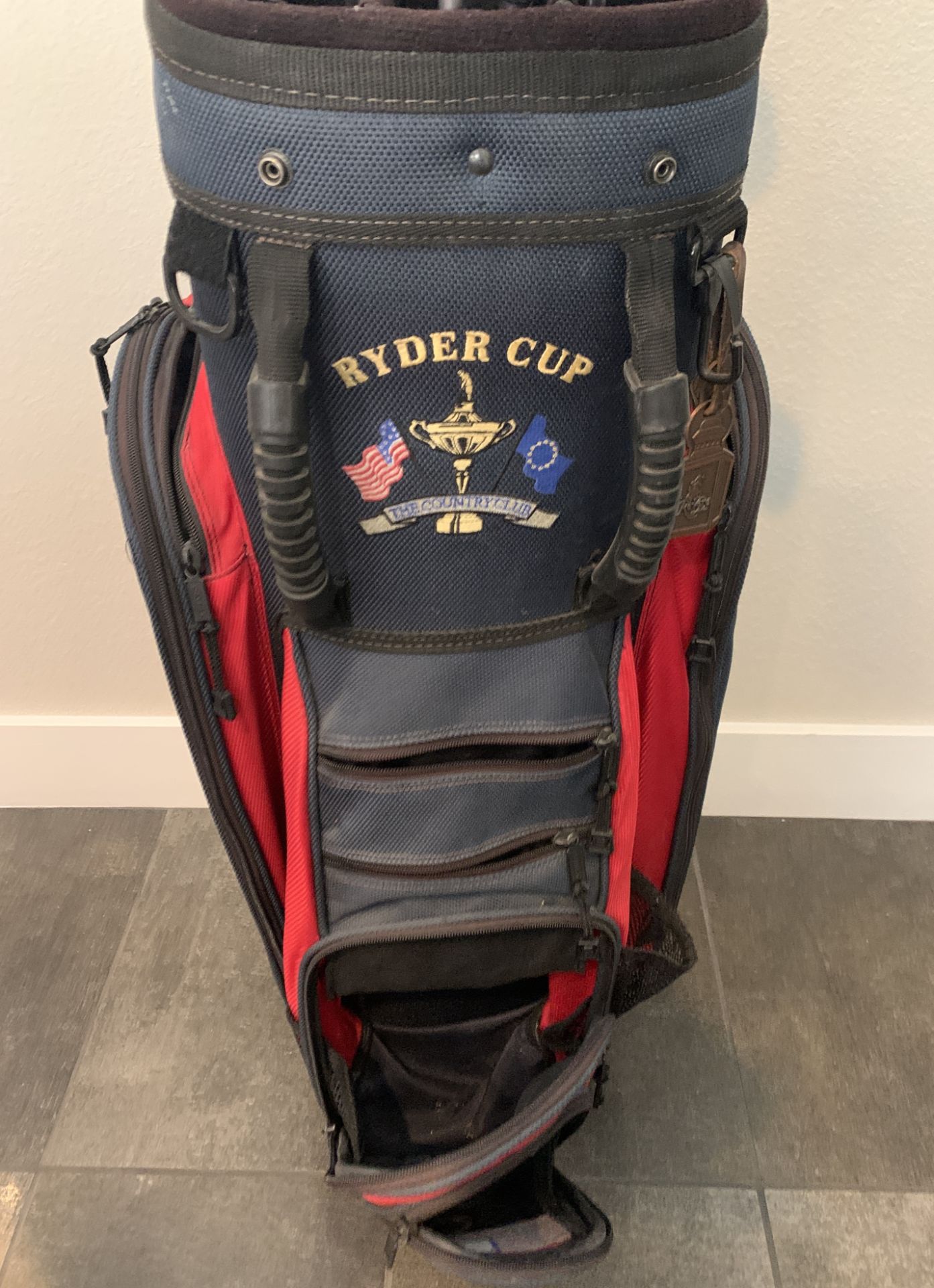 LOT OF MIXED GOLF RYDER CUP LEFT TAYLOR MADE CLUBS AND BAG - Image 2 of 6