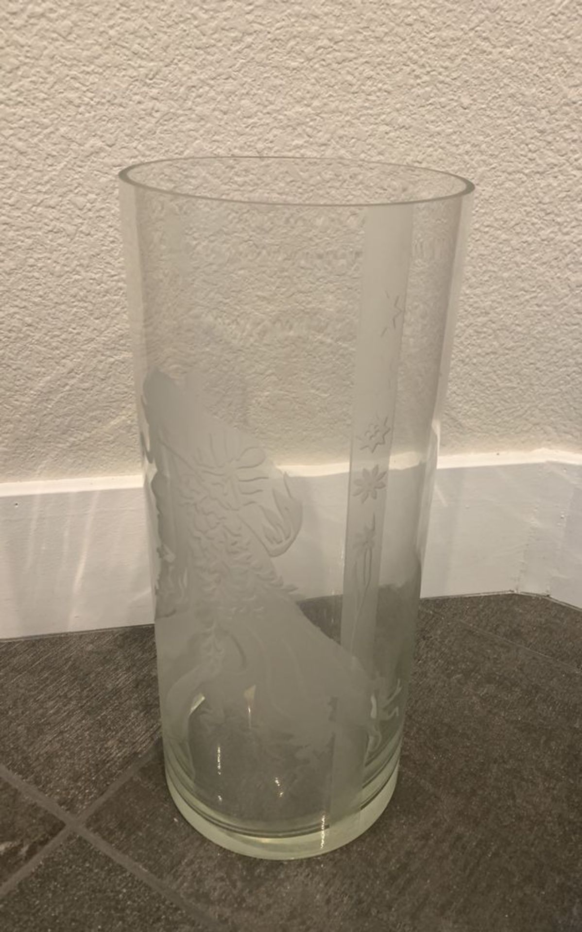 LARGE PERRY COYLE GLASS VASE 24"X 8" WIDE , SIGNED BY ARTIST ORIGINAL PIECE - Image 4 of 5