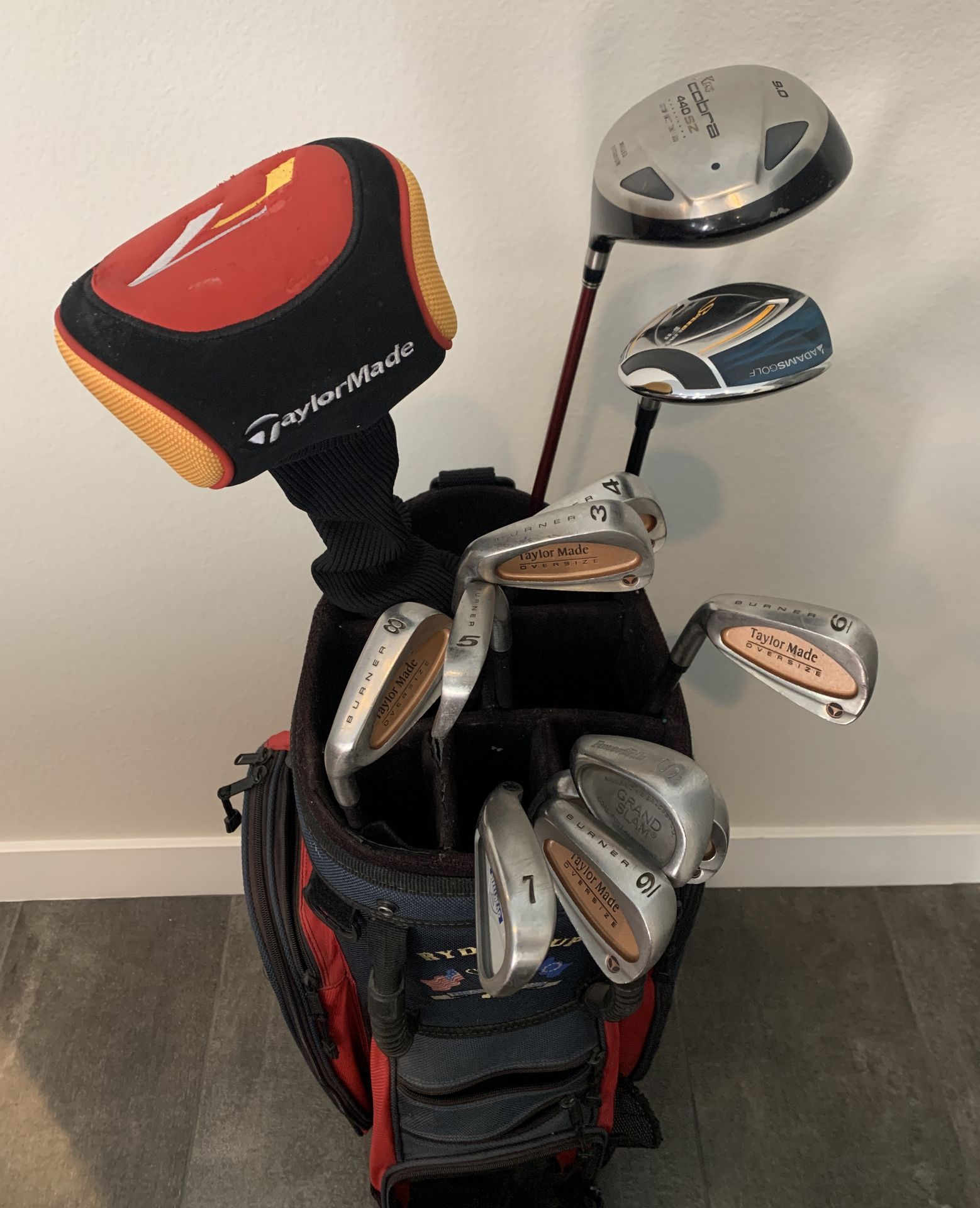 LOT OF MIXED GOLF RYDER CUP LEFT TAYLOR MADE CLUBS AND BAG - Image 3 of 6