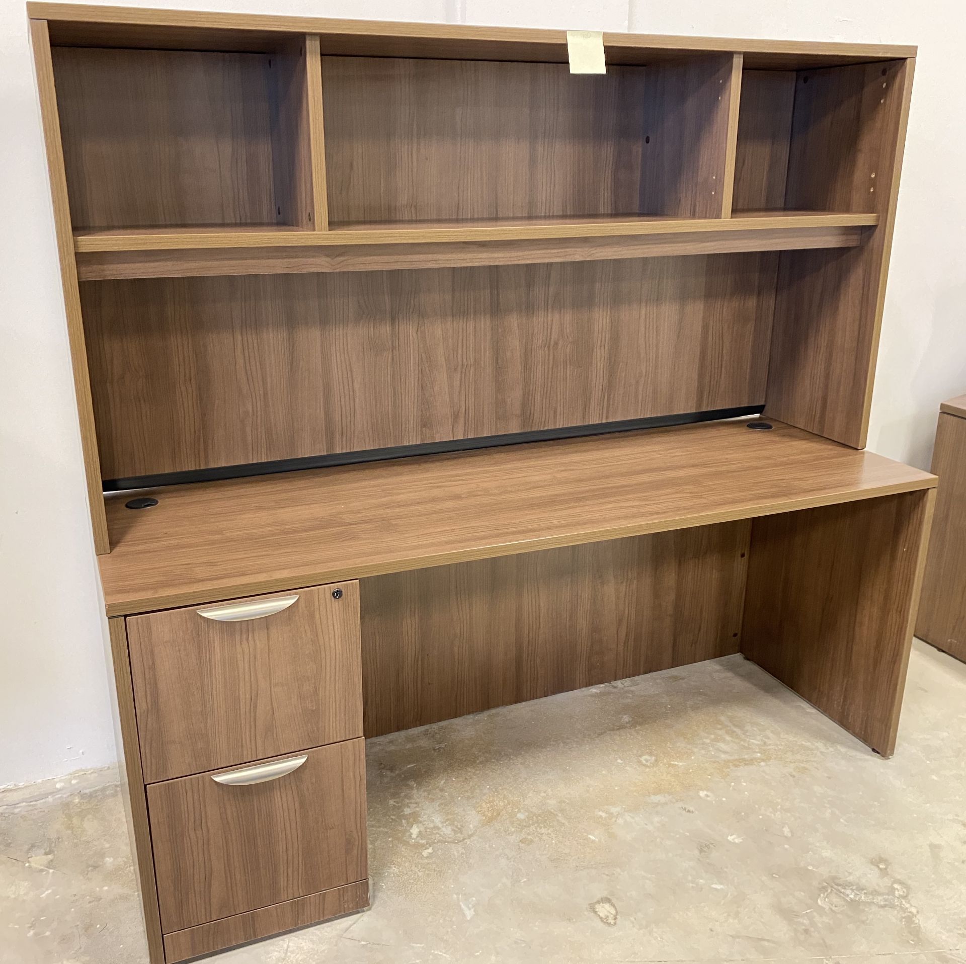 LARGE OFFICE WORK DESK WITH STORAGE CABINETS ABOVE - Image 3 of 4