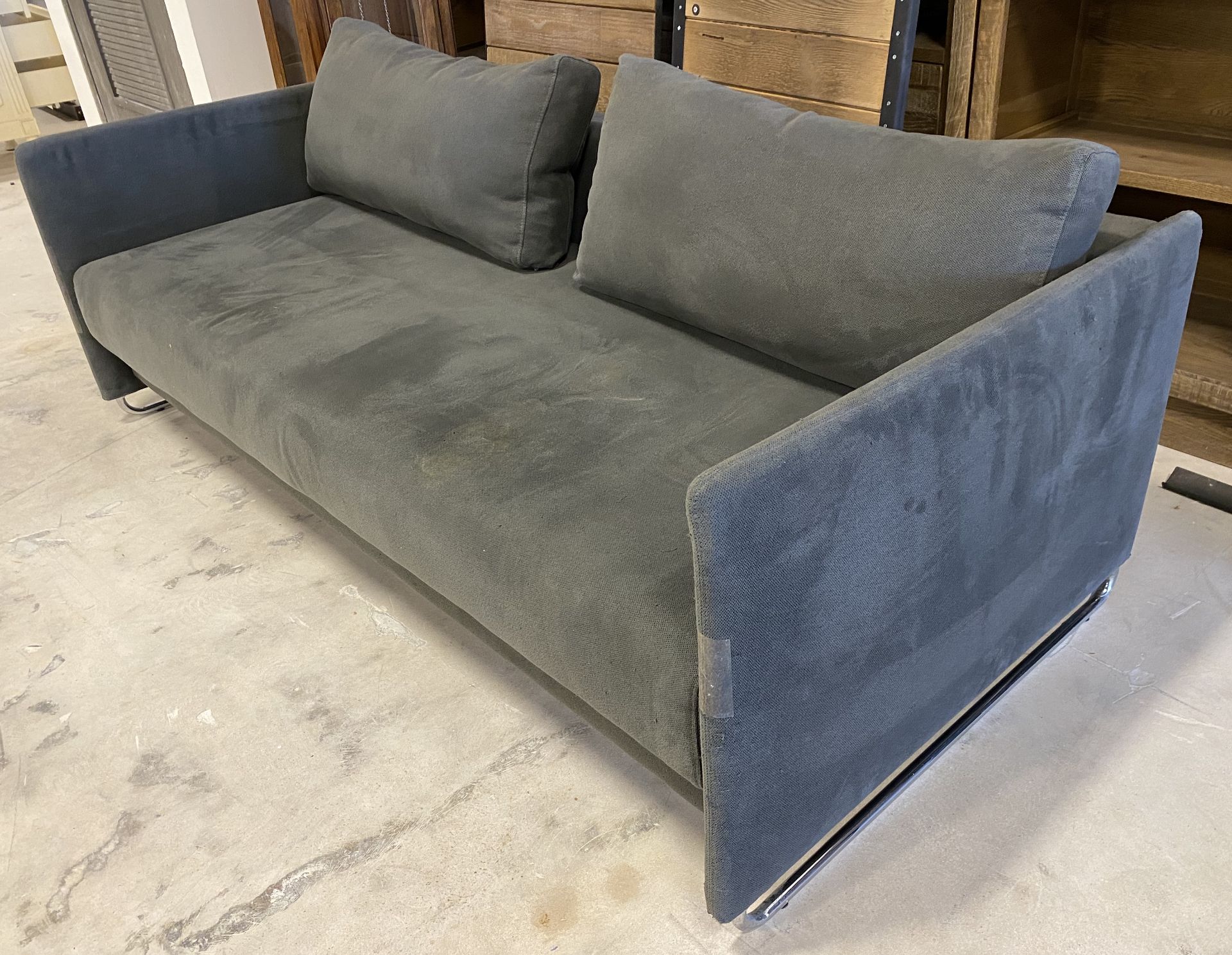 GREY SOFA MICROFIBER 3 SEATER - Image 3 of 5