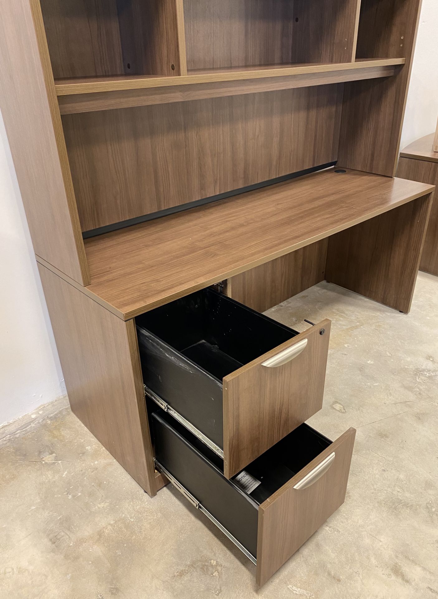 LARGE OFFICE WORK DESK WITH STORAGE CABINETS ABOVE - Image 4 of 4