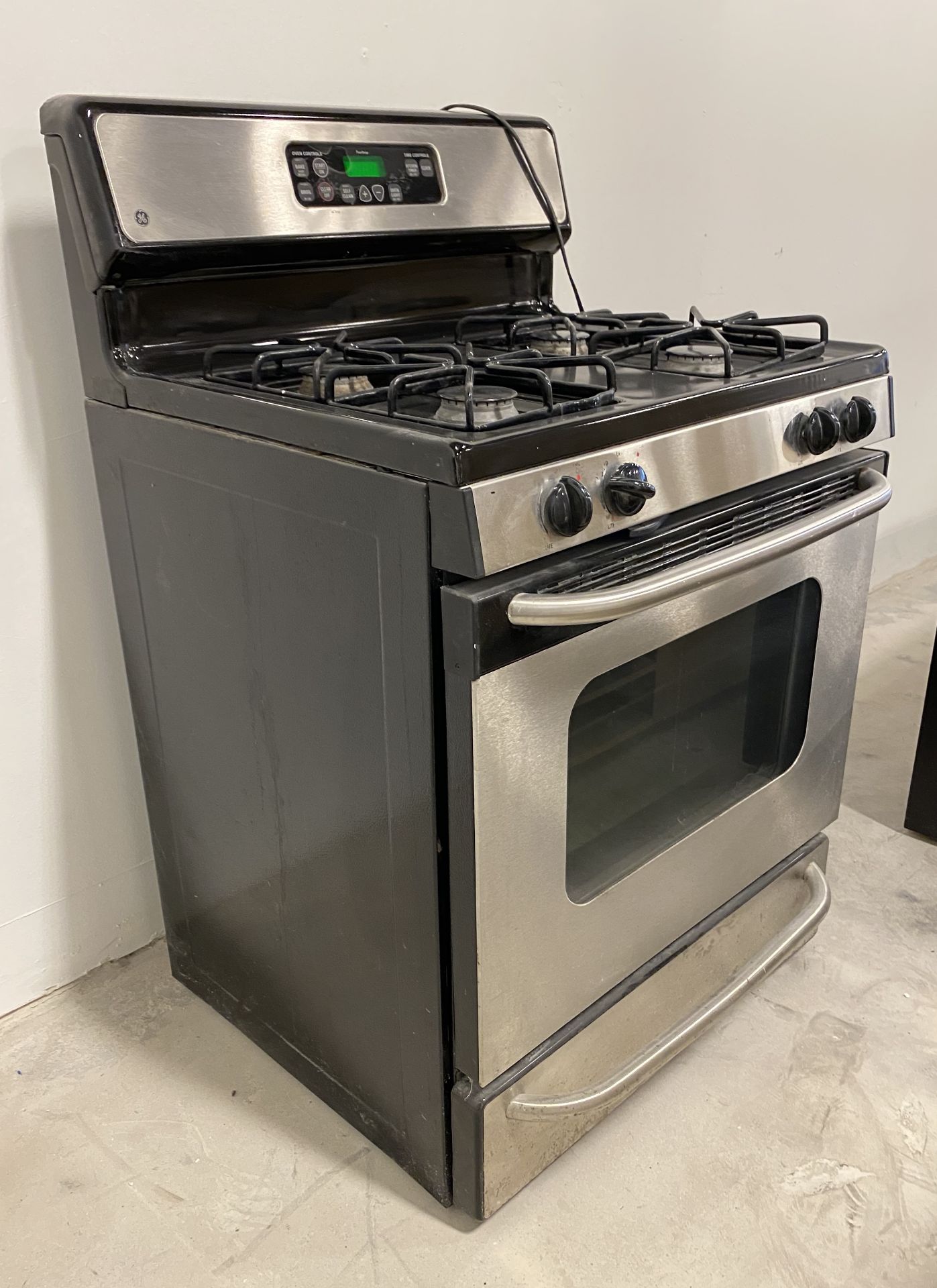 GENERAL ELECTRIC GE RESIDENTIAL OVEN RANGE UNIT - Image 2 of 5