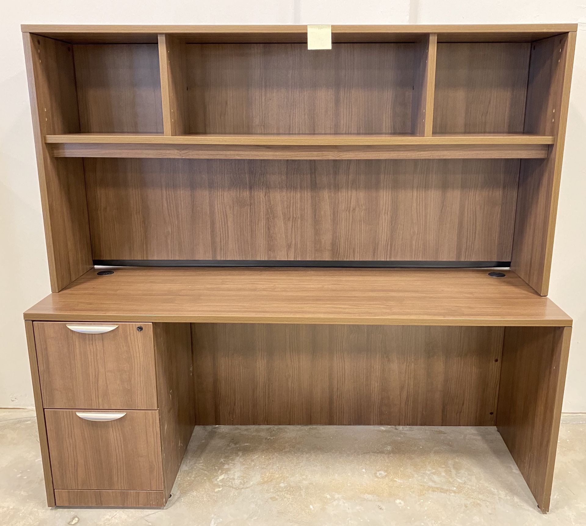 LARGE OFFICE WORK DESK WITH STORAGE CABINETS ABOVE