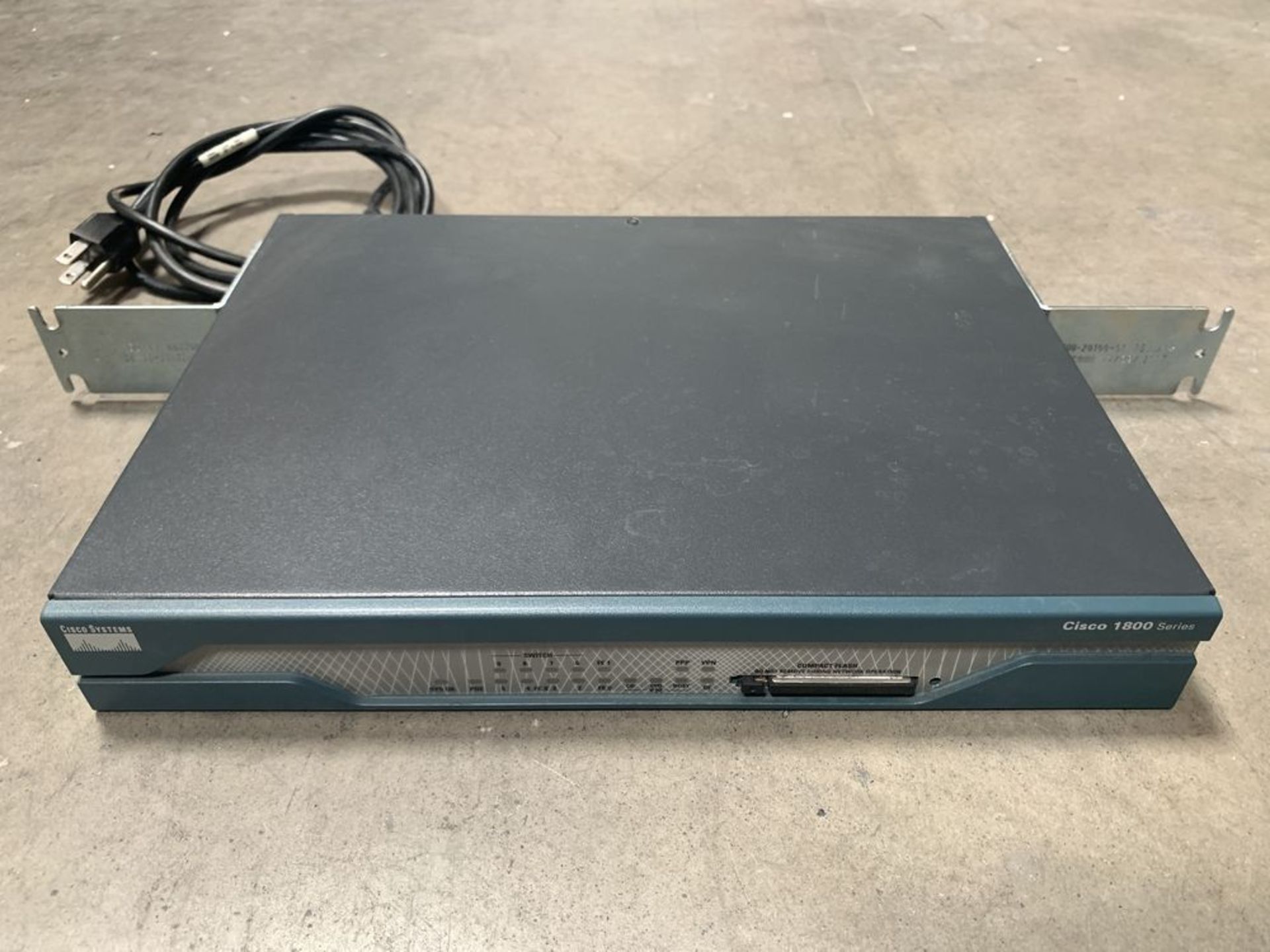 Cisco Systems 1800 Series Integrated Services Router 341-0135-02, with Brackets and Power