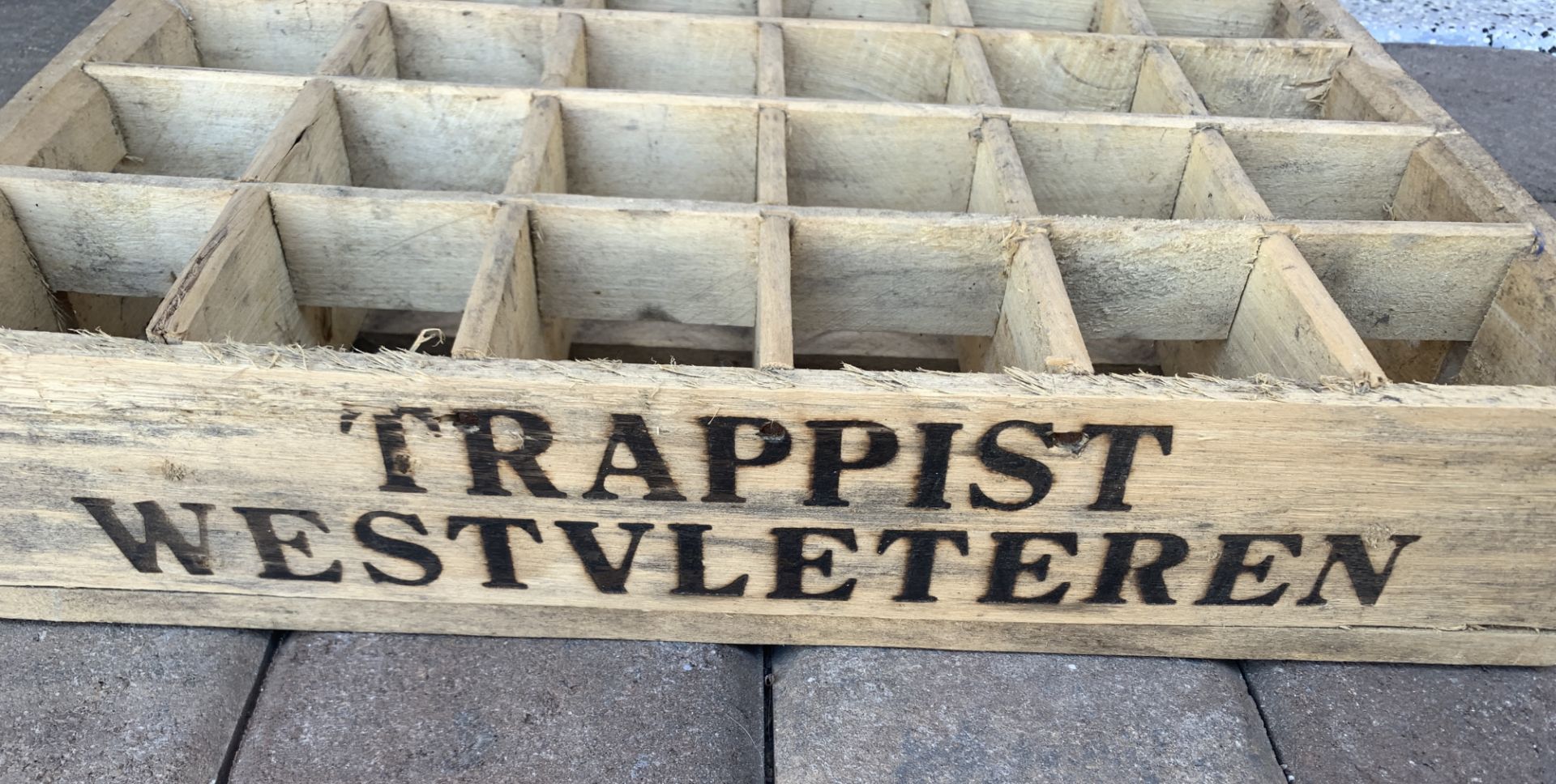 WESTVLETEREN BELGIAN TRAPPIST BEER CRATE VERY RARE MADE BY MUNKS - Image 2 of 2