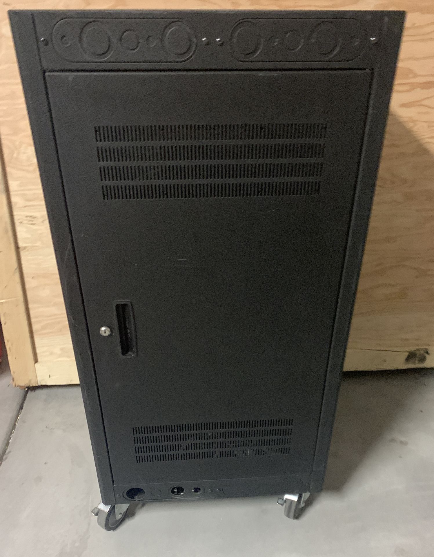 SERVER CABINET ON WHEELS WITH LOCKS, KEYS , SECURE DRAWERS, Lowell SCS4R AC Power Sequence $2500 - Image 7 of 7