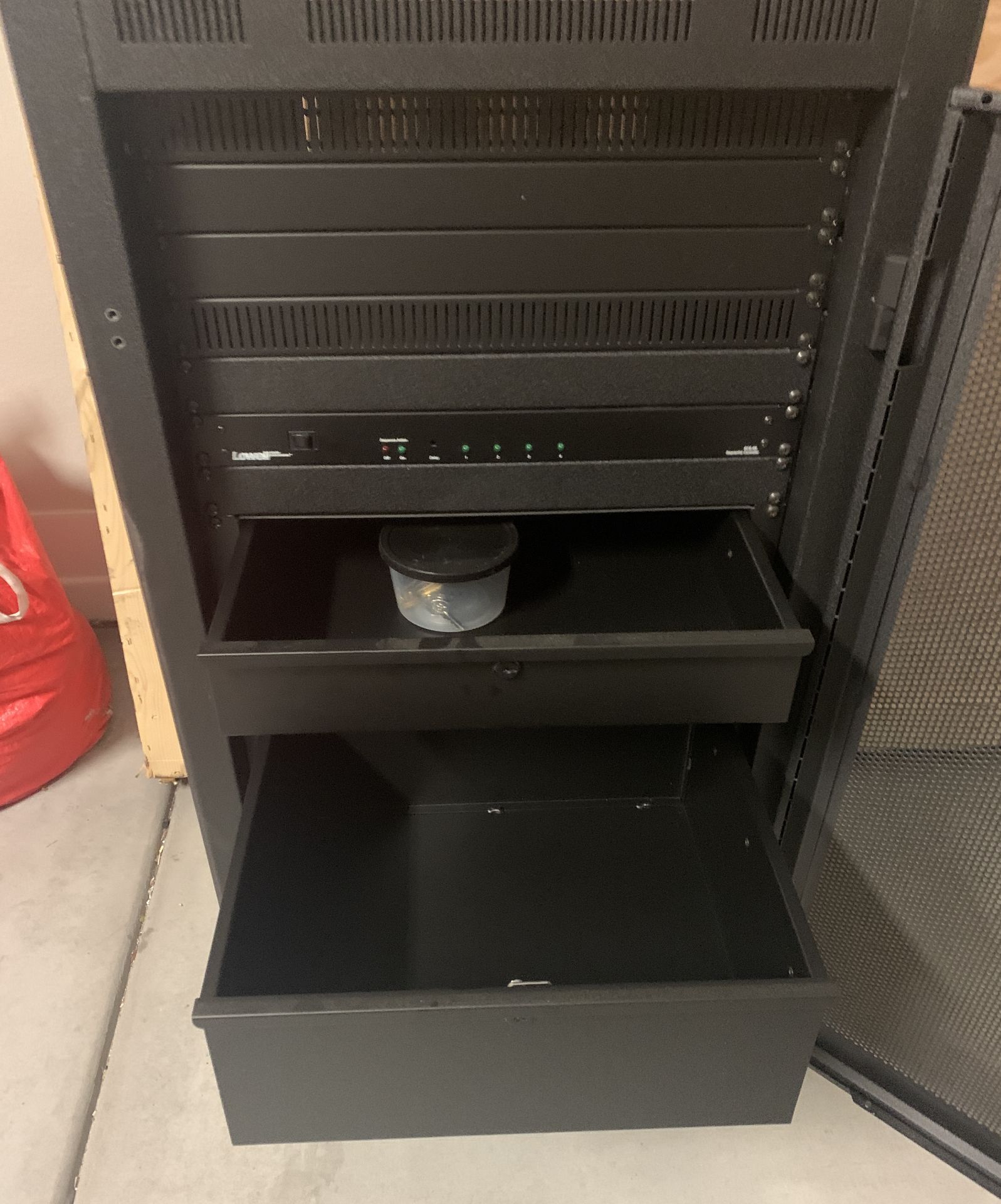 SERVER CABINET ON WHEELS WITH LOCKS, KEYS , SECURE DRAWERS, Lowell SCS4R AC Power Sequence $2500 - Image 2 of 7