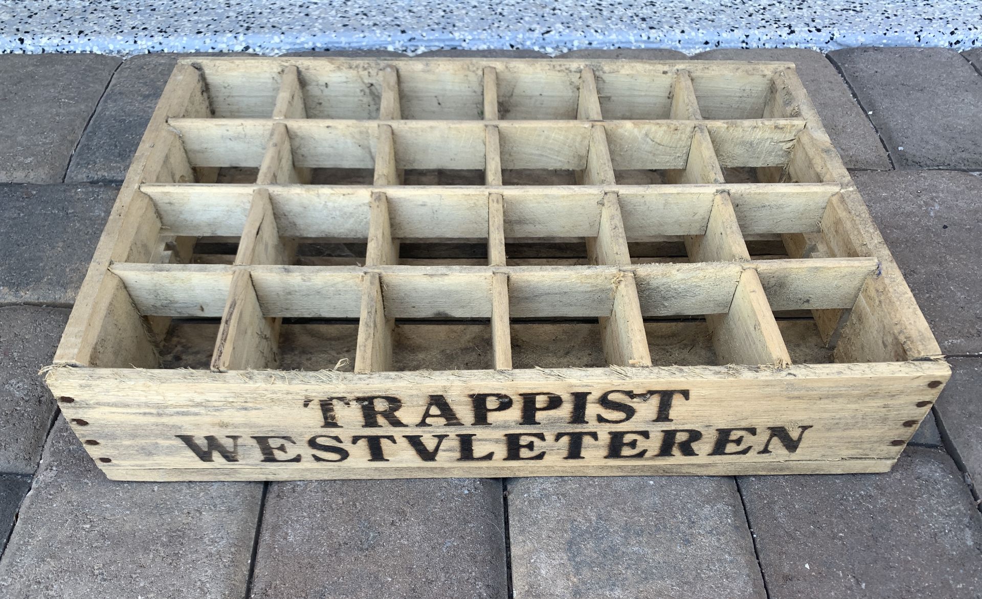 WESTVLETEREN BELGIAN TRAPPIST BEER CRATE VERY RARE MADE BY MUNKS