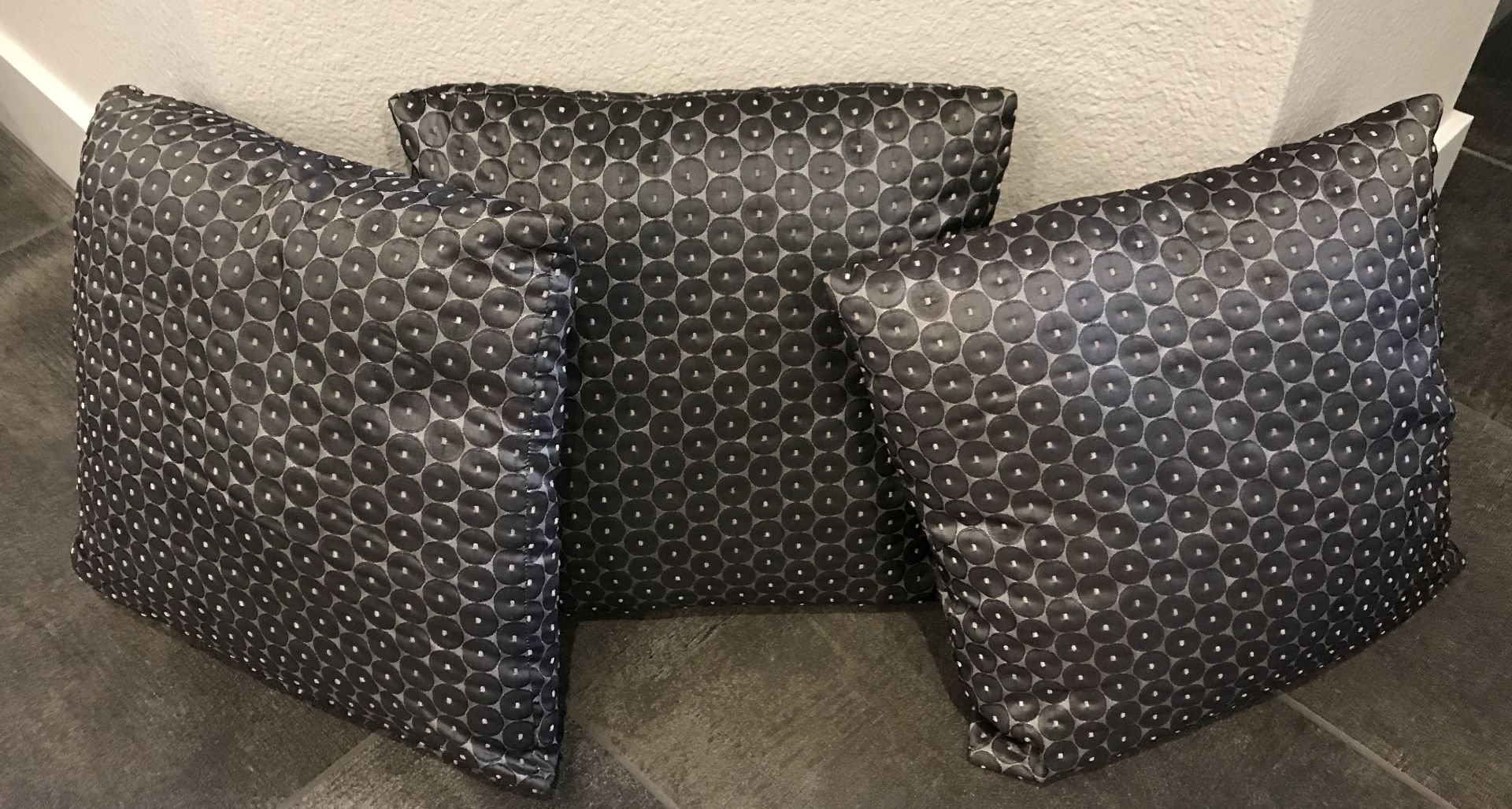 LOT OF THREE DECORATIVE MODERN THROW COUCH PILLOWS IN SILVER AND GRAY 14 X14 - Image 3 of 3