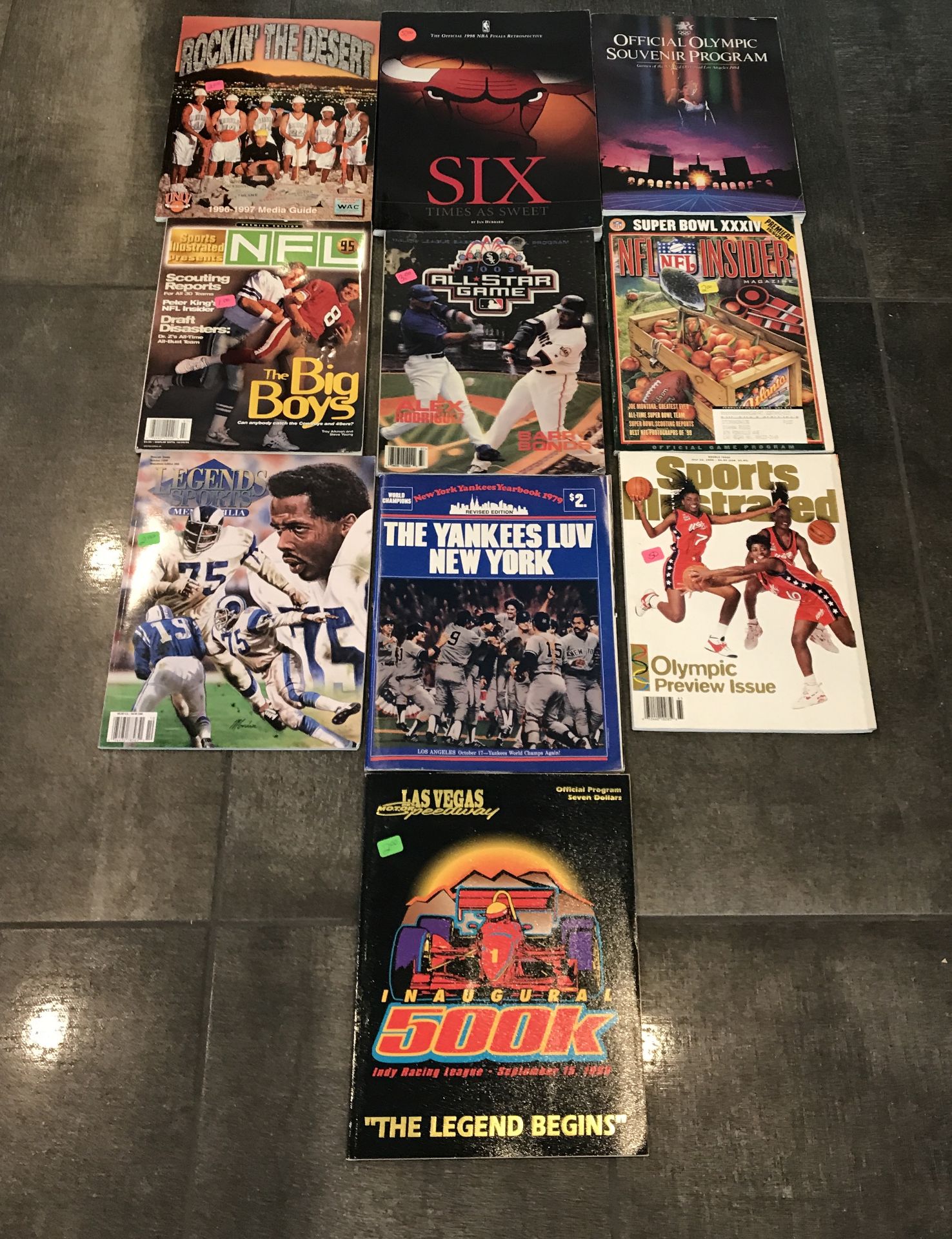 LOT OF 10 ASSORTED NFL AUTHENTIC COLLECTABLE SPORTS MAGAZINE
