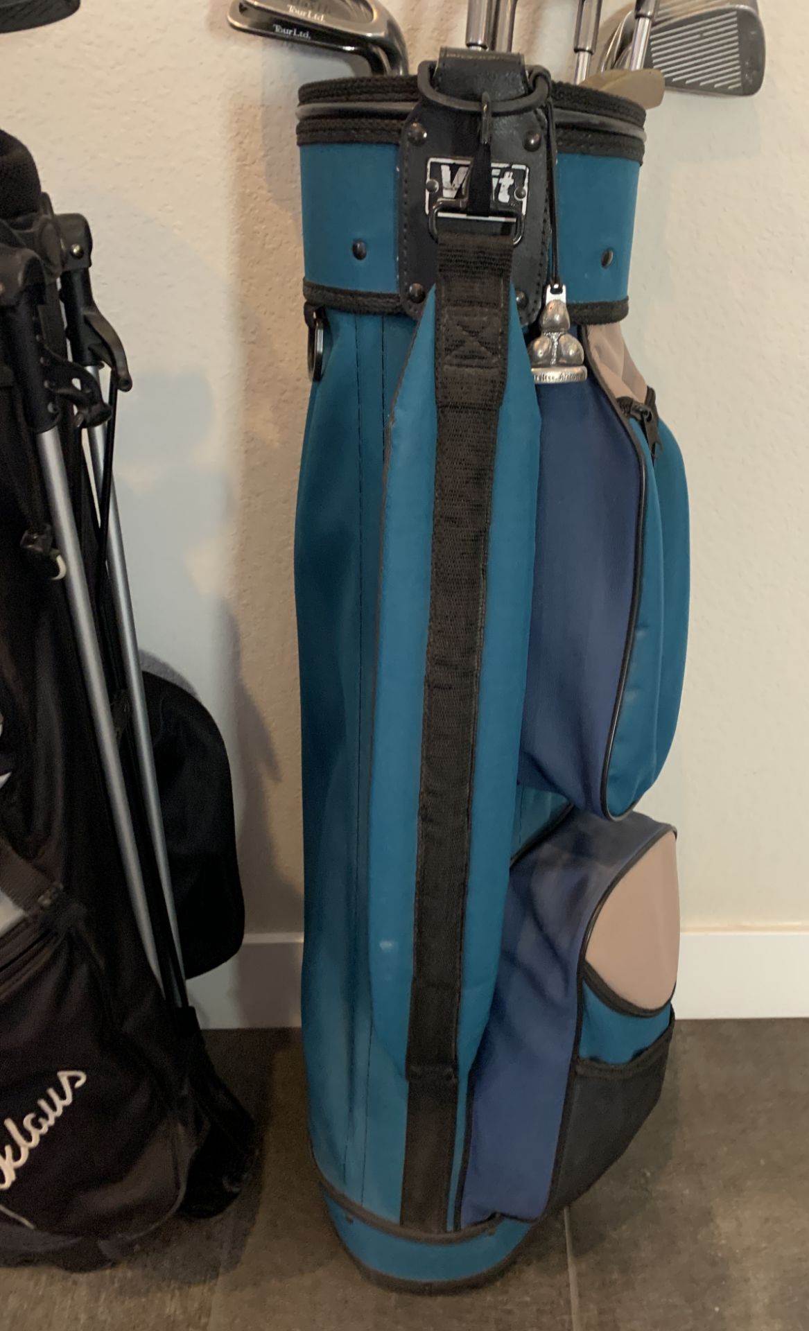 2 GOLF BAGS FILLED WITH MIXED CLUBS - Image 3 of 5