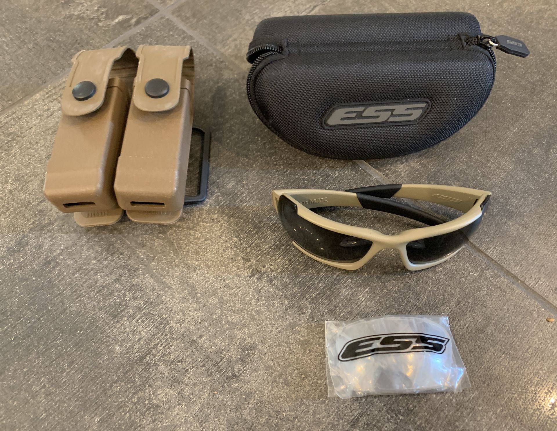 MILITARY ISSUED GLASSES BRAND NEW WITH CASE AND EXTRA LENSES + 9MM DOUBLE MAGAZINE HOLDER - Image 2 of 2