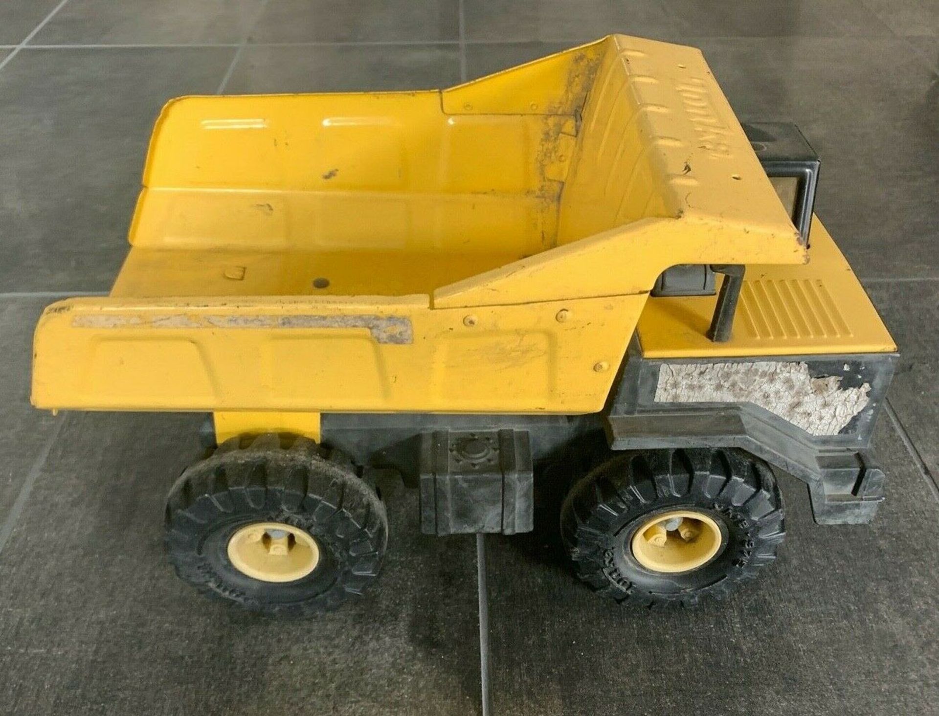 1999 Vintage TONKA Turbo-Diesel Dump Truck (As Is)-Awesome Tonka Truck - Image 3 of 5