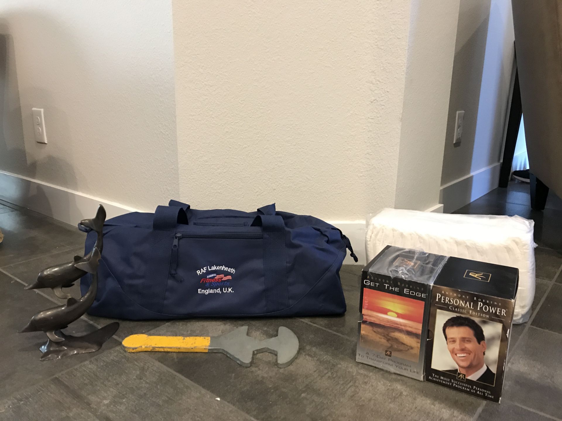 LOT OF ANTHONY ROBBINS PERSONAL POWER AND GET THE EDGE TRAINING DVDS NAVY GYM BAG, DOLPHIN DECORE