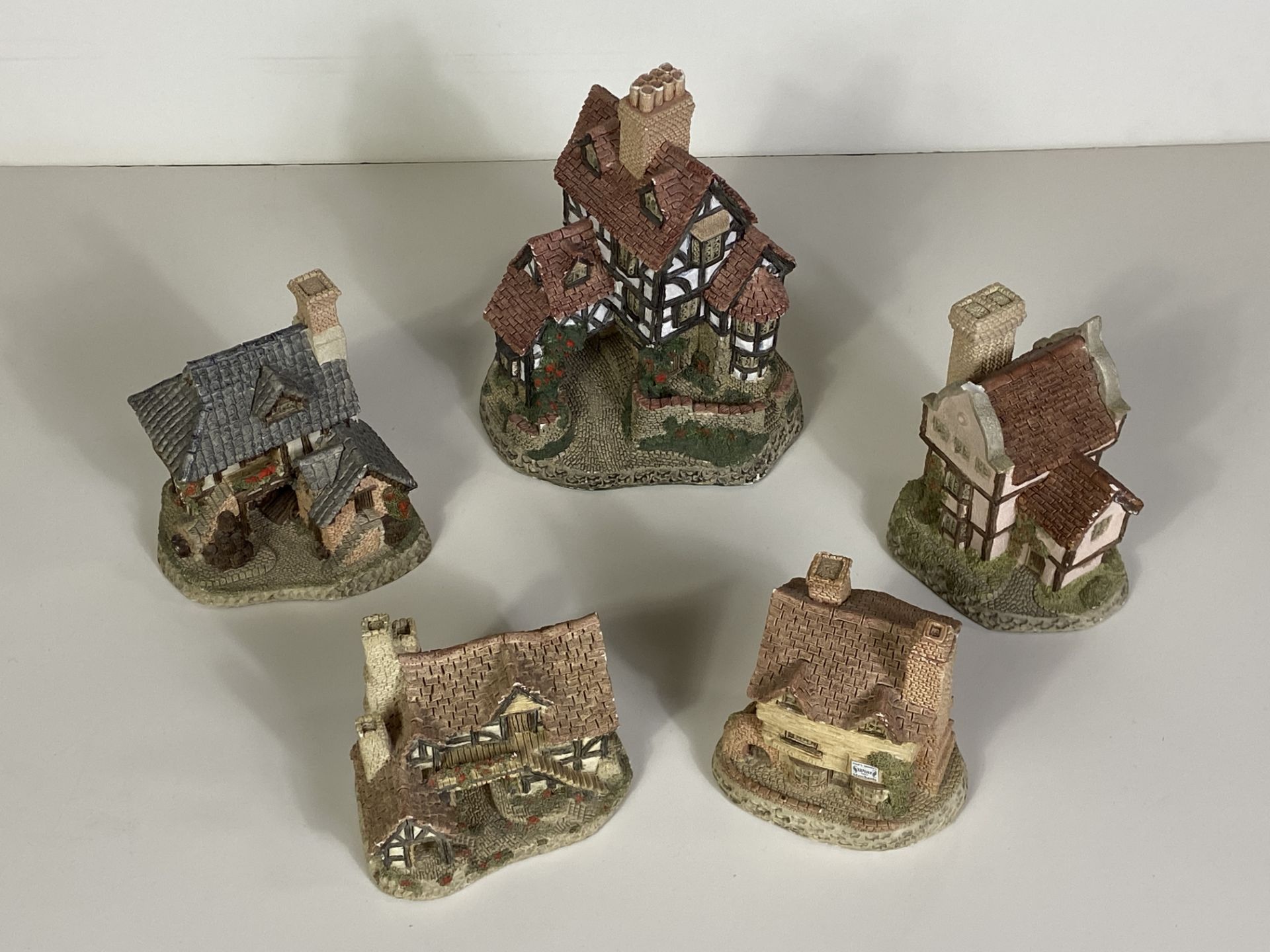 5 David Winter English Countryside Houses/Building Sculptures - Image 2 of 5