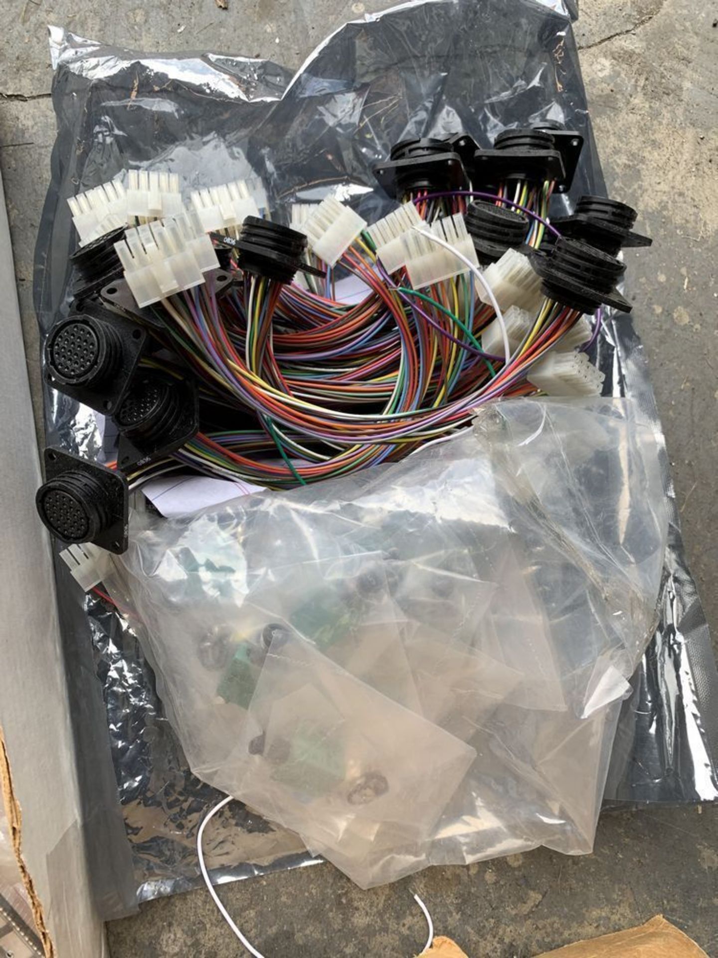 Mixed lot of Computer Boards, Components and Wiring, Ship from or pick up in Los Angeles - Bild 3 aus 4