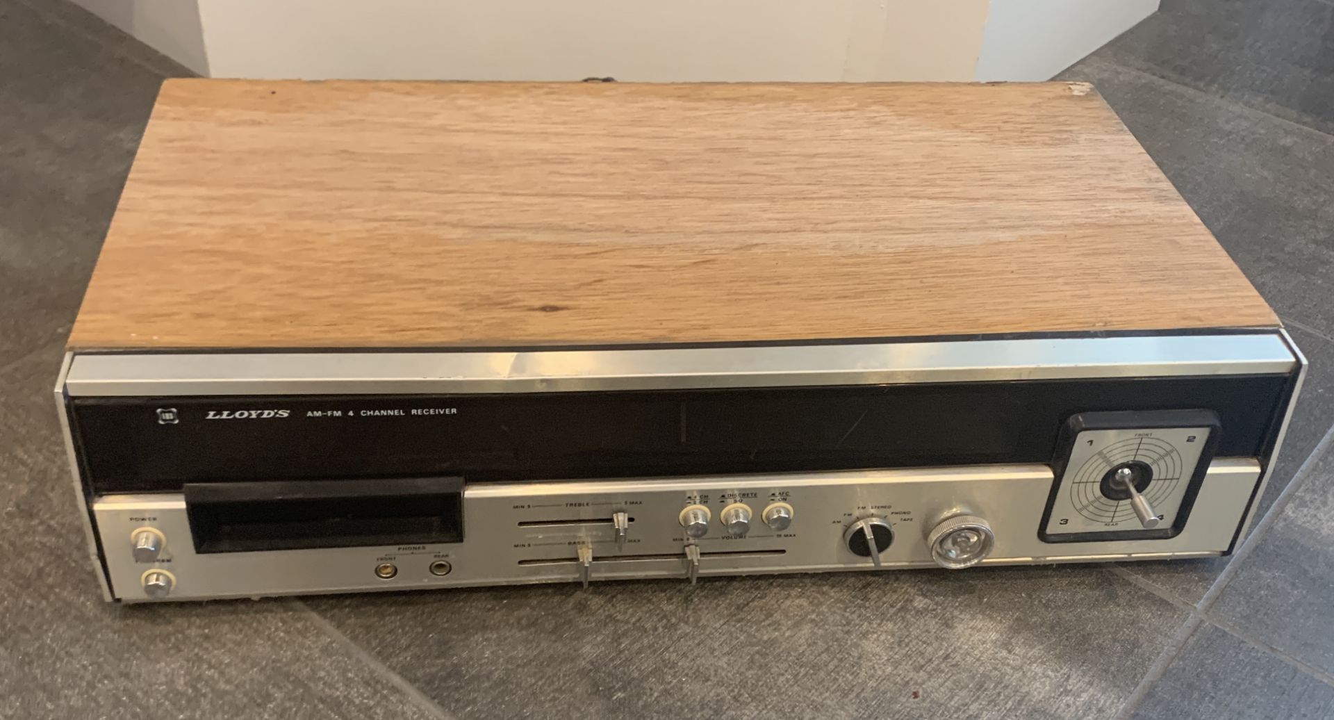 LLOYD'S VINTAGE AM-FM 4 CHANNEL RECEIVER