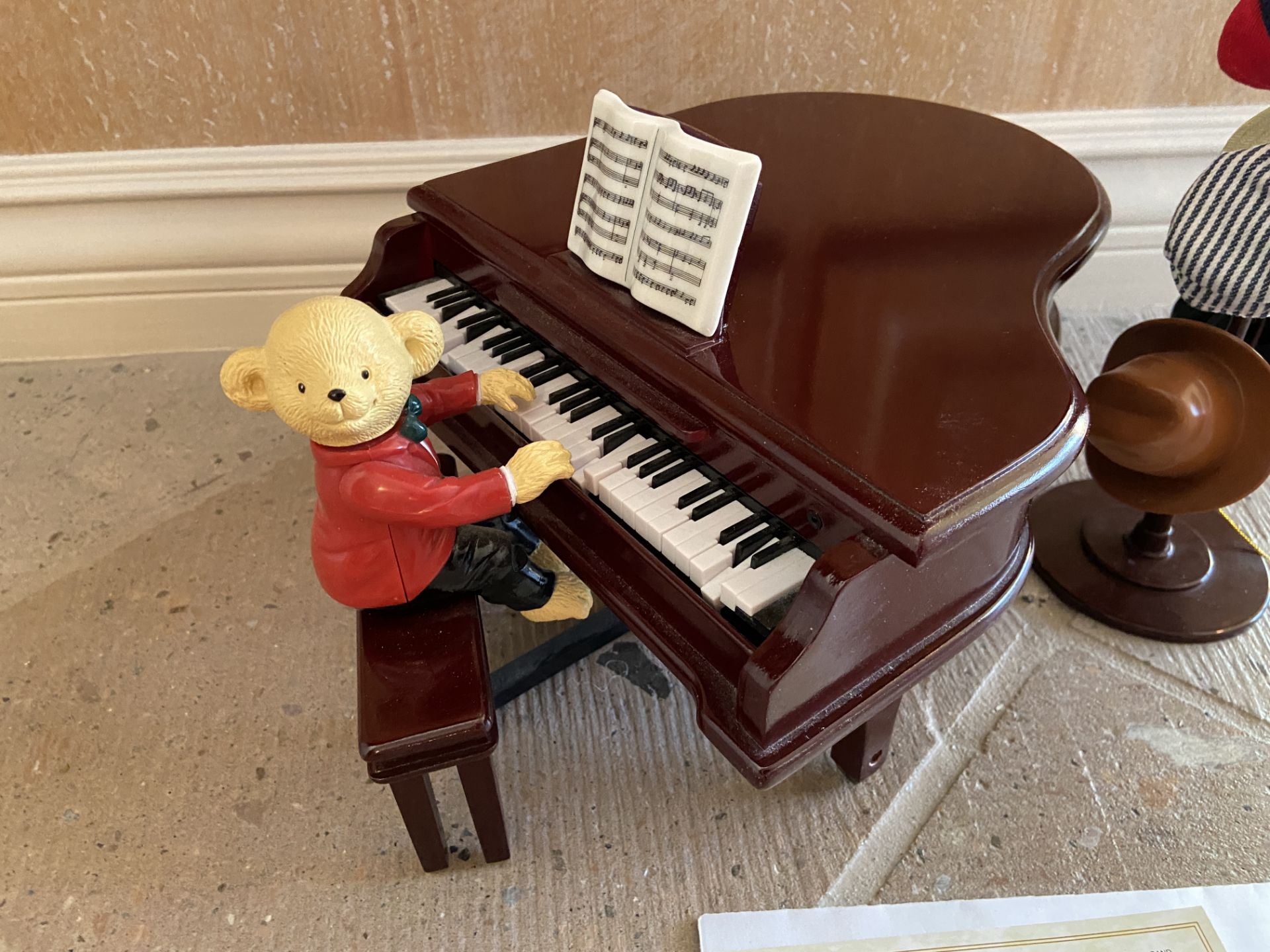 'Mr Christmas Teddy Takes Requests' Animated Piano Bear, Musical Hats, 60 Songs - Bild 3 aus 9