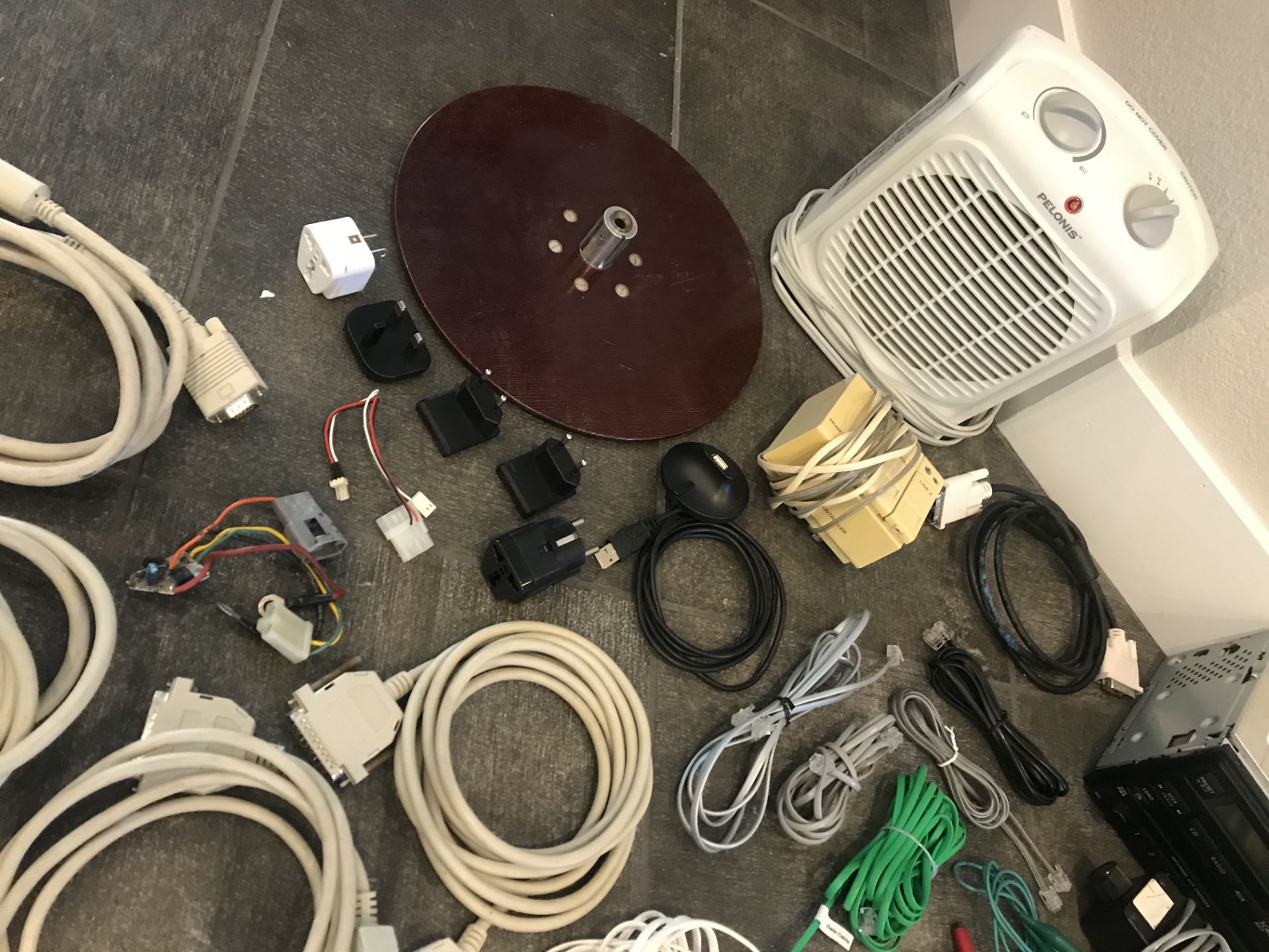 ASSORTED LOT OF ELECTRONIC OUTLETS, WIRES, SWITCH BOX, PORTABLE HEATER, CAR RADIO AND COMPUTER MICE. - Image 4 of 5