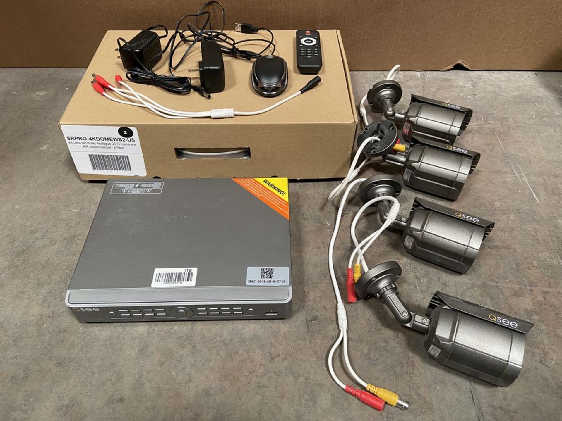 Video Surveillance Security System with 4 cameras Q See QT5682-4V3-1