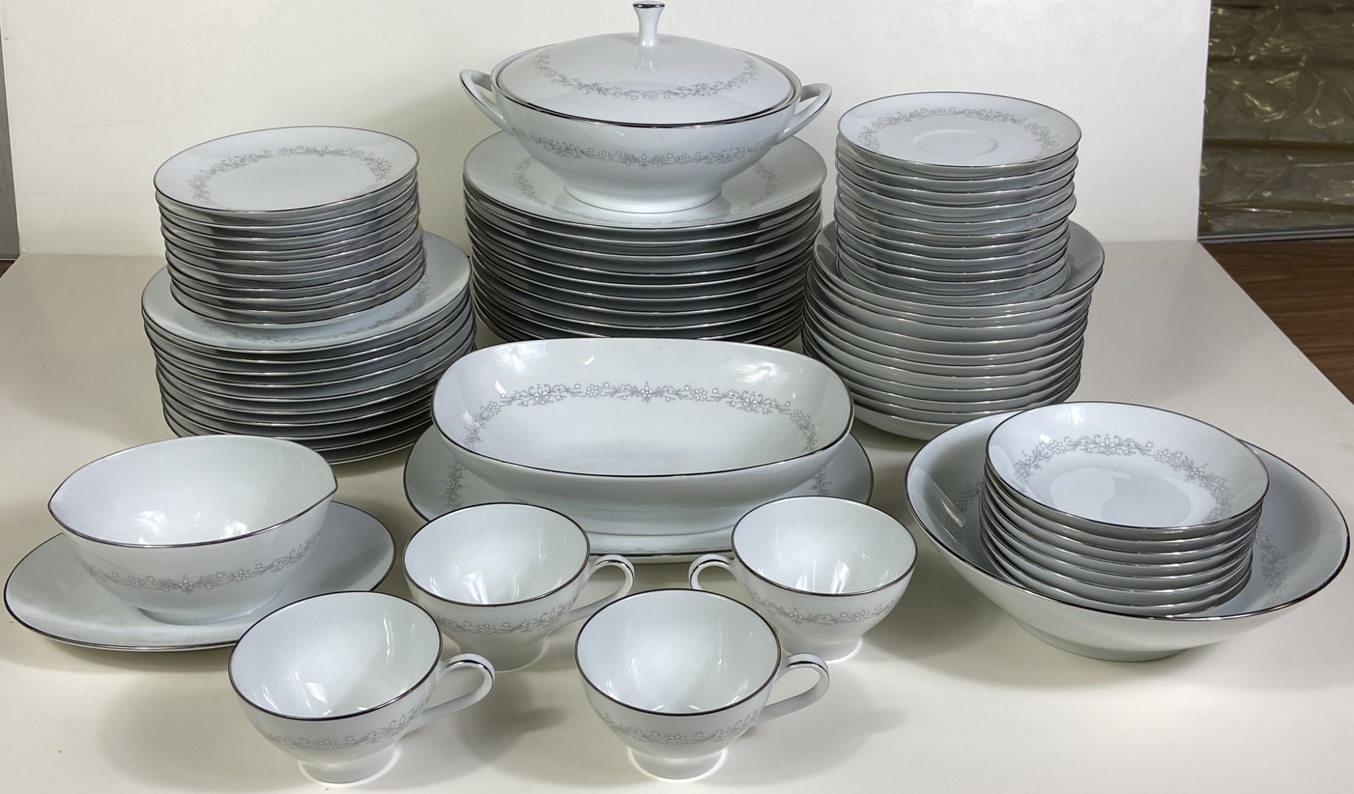 Large 80 Piece Set of Noritake China Japan Amy 2154, Amazing Condition