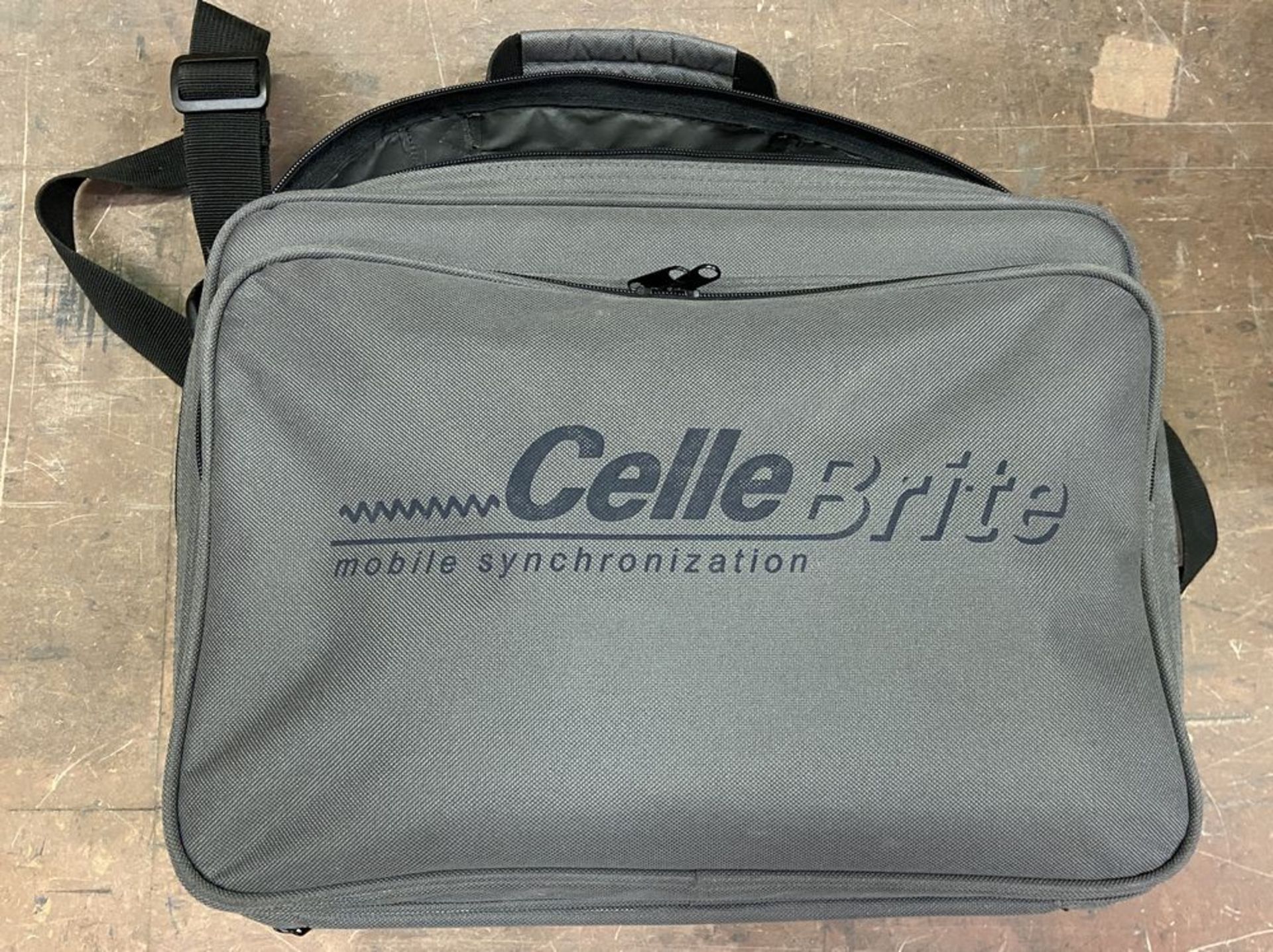 Celle Brite Mobile Synchronization Case and Device UME24