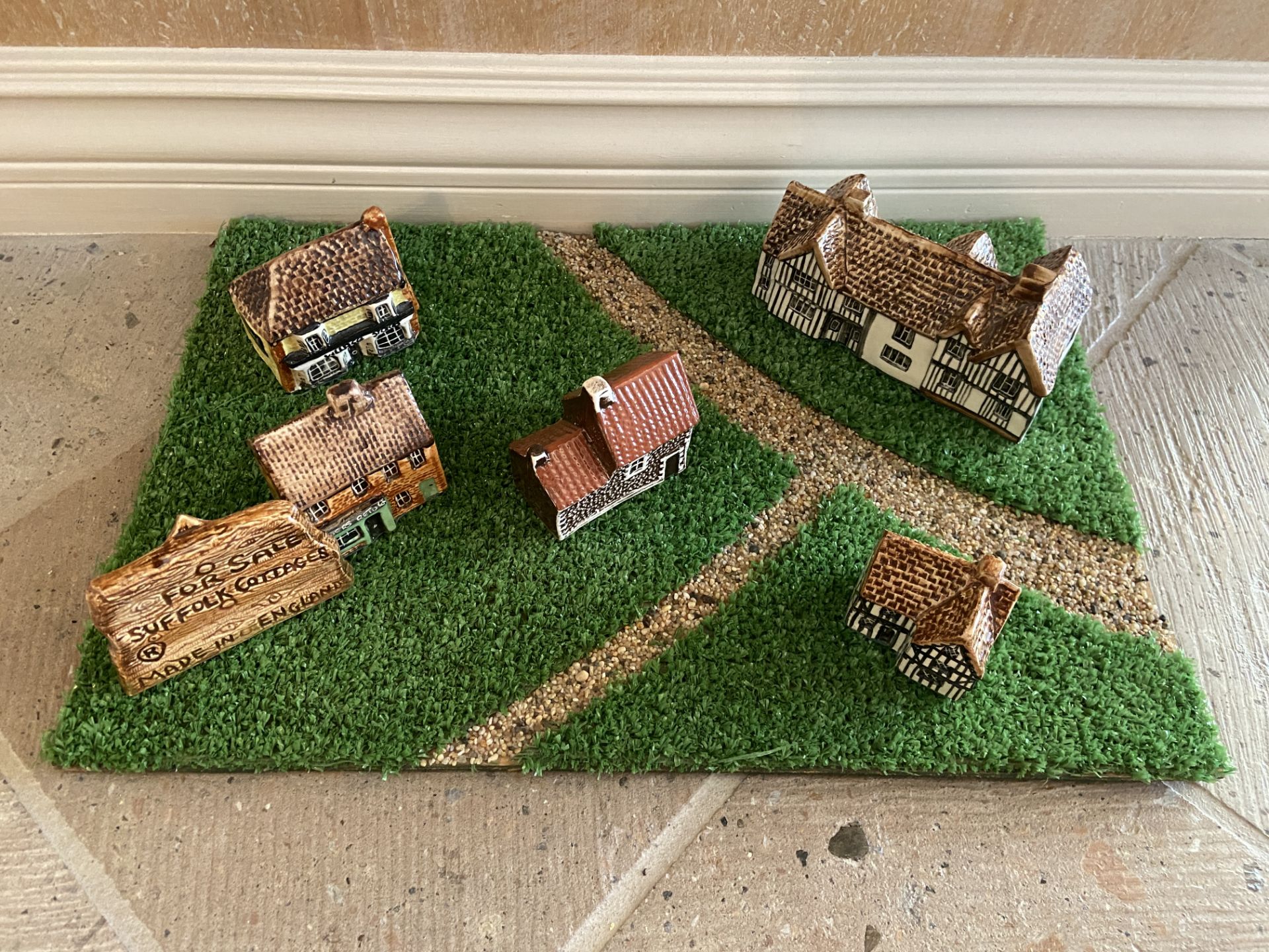 Large Collection of Tey Pottery Miniature Country Side Collection 7 Piece, Norfolk, England - Image 2 of 8