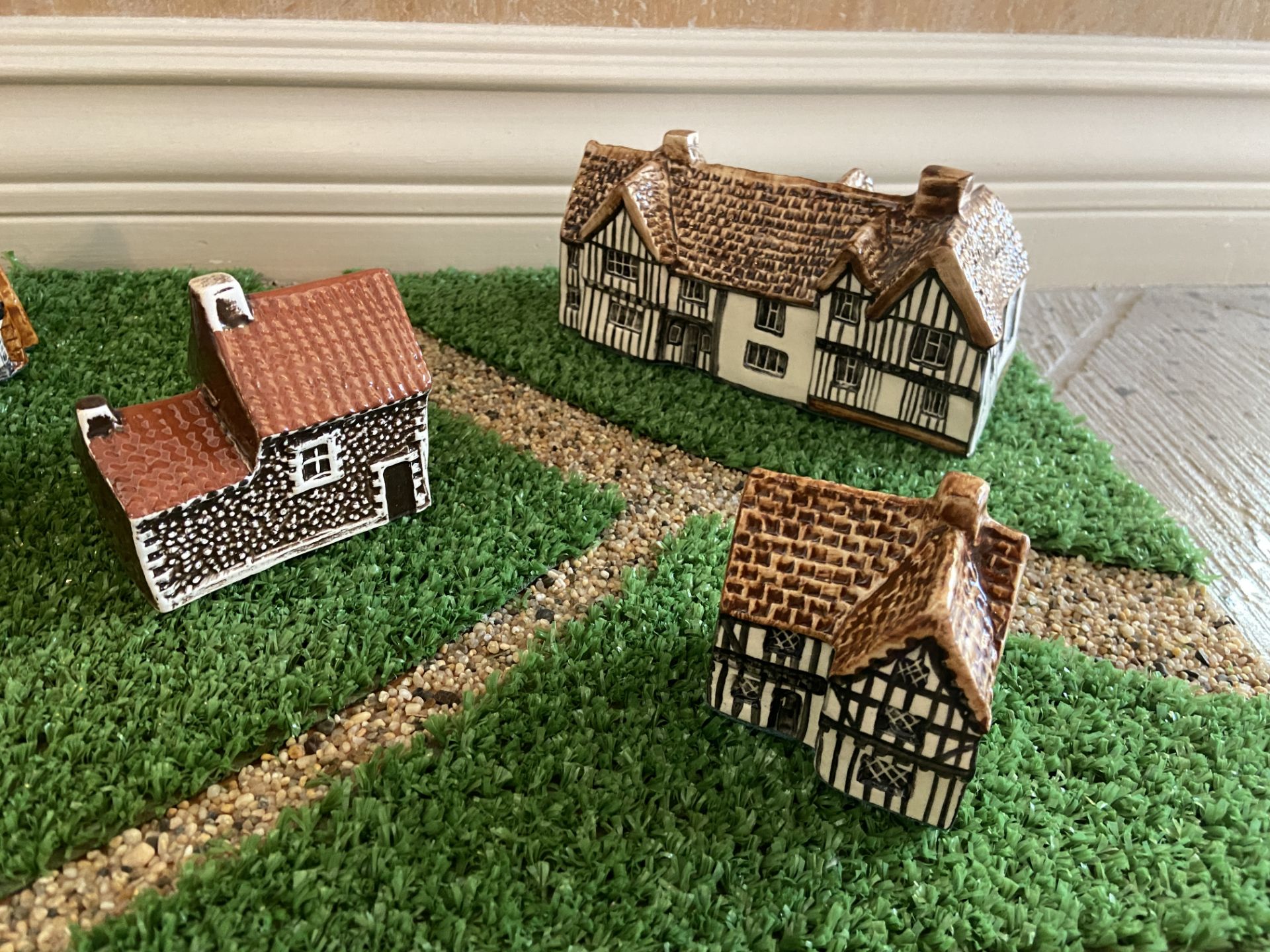 Large Collection of Tey Pottery Miniature Country Side Collection 7 Piece, Norfolk, England - Image 3 of 8