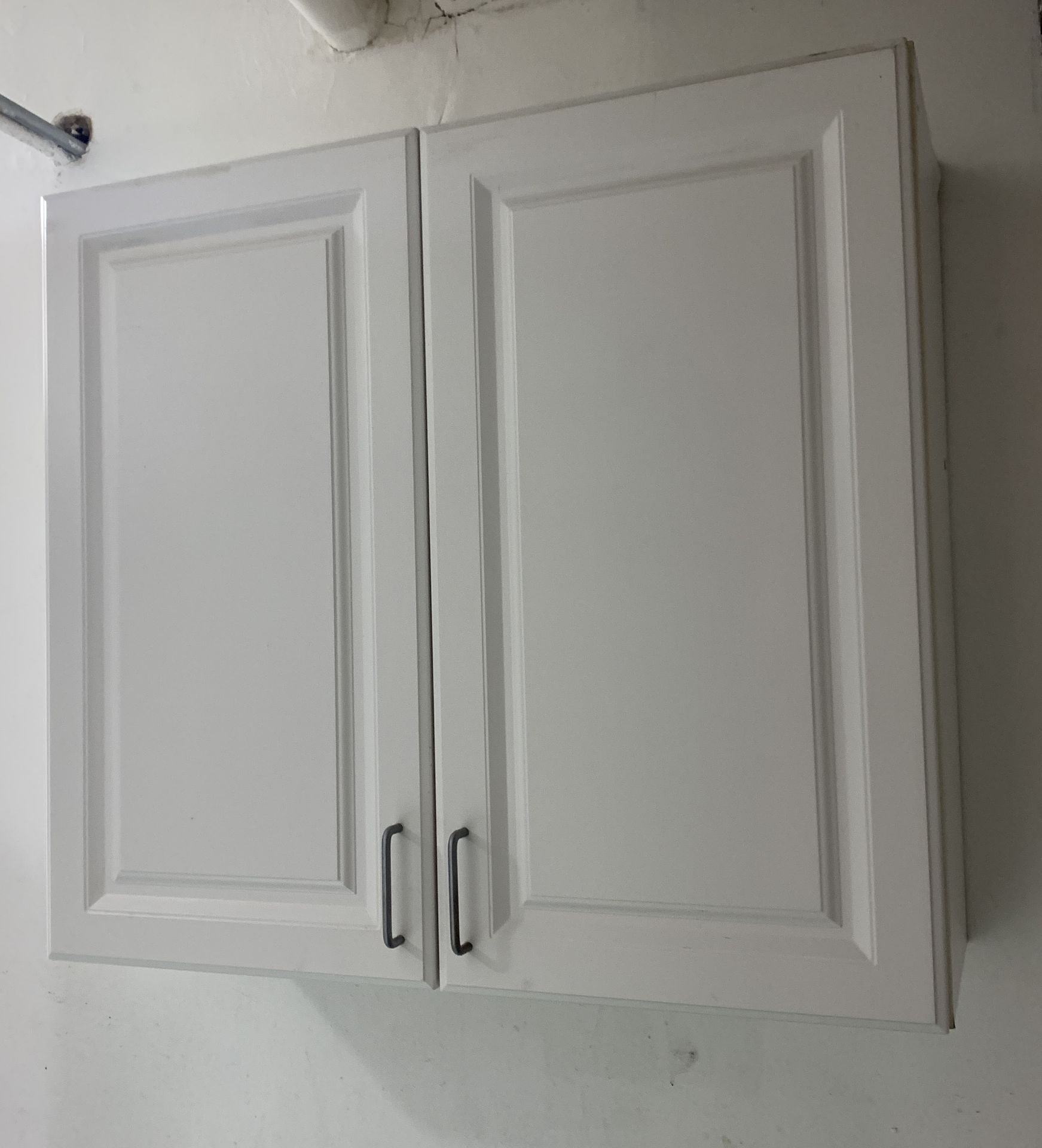 3 WHITE WALL CABINETS + SHELF UNIT - Image 2 of 3