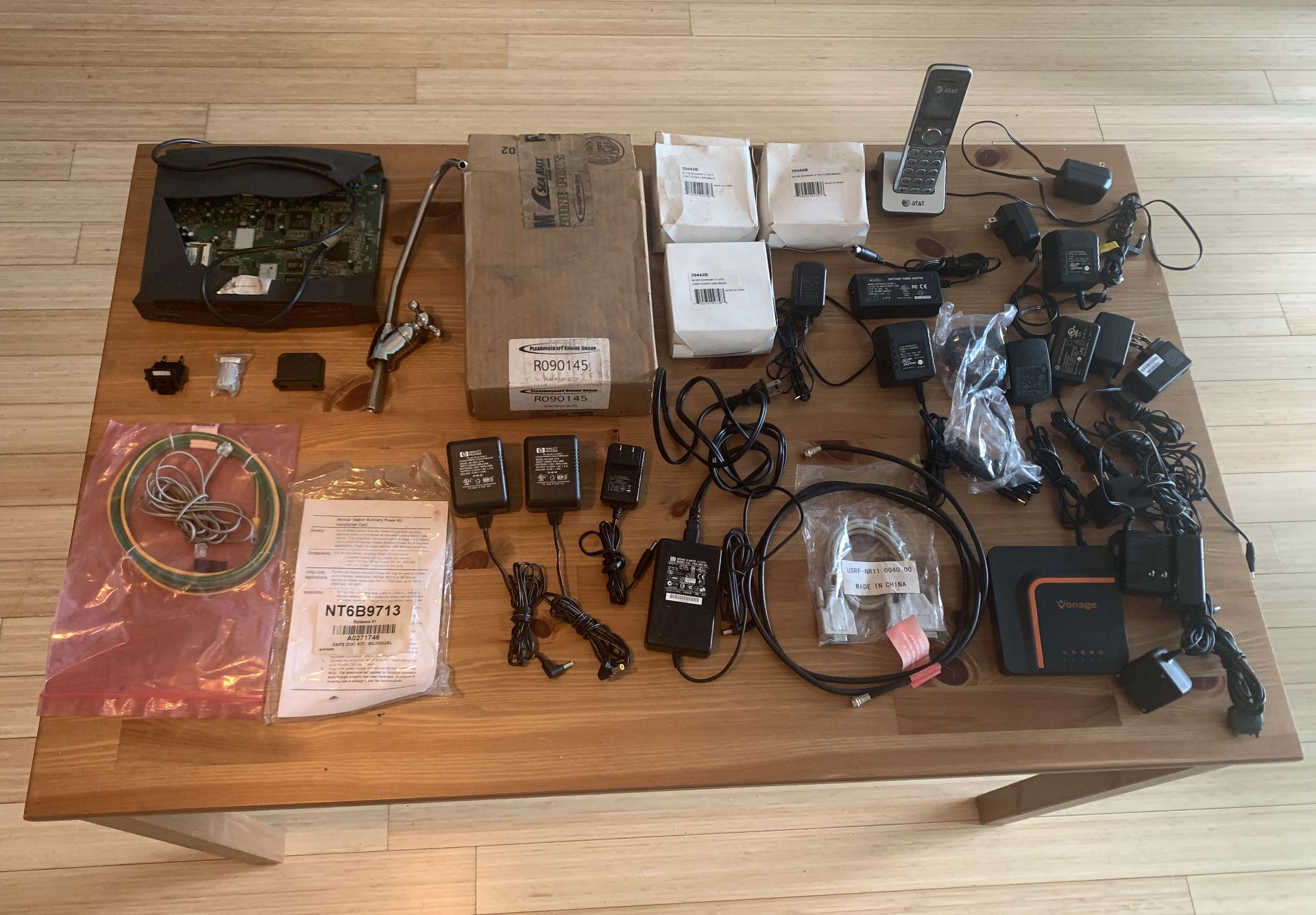 TABLE FULL OF SMALL ELECTRONIC ITEMS + MISC ITEMS