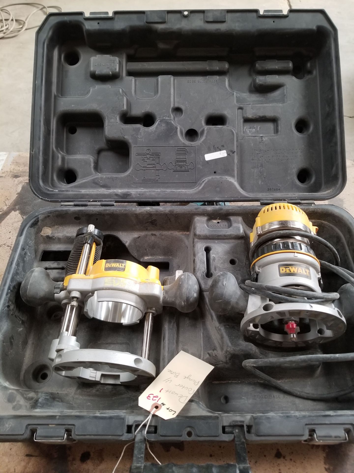 Dewalt Router DW618 w/ Plunge Base in Plastic Case.