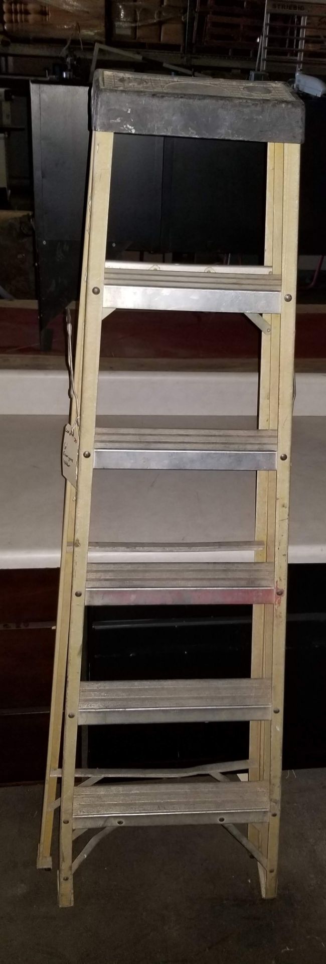 6' Fiber Glass Ladder - Image 2 of 3