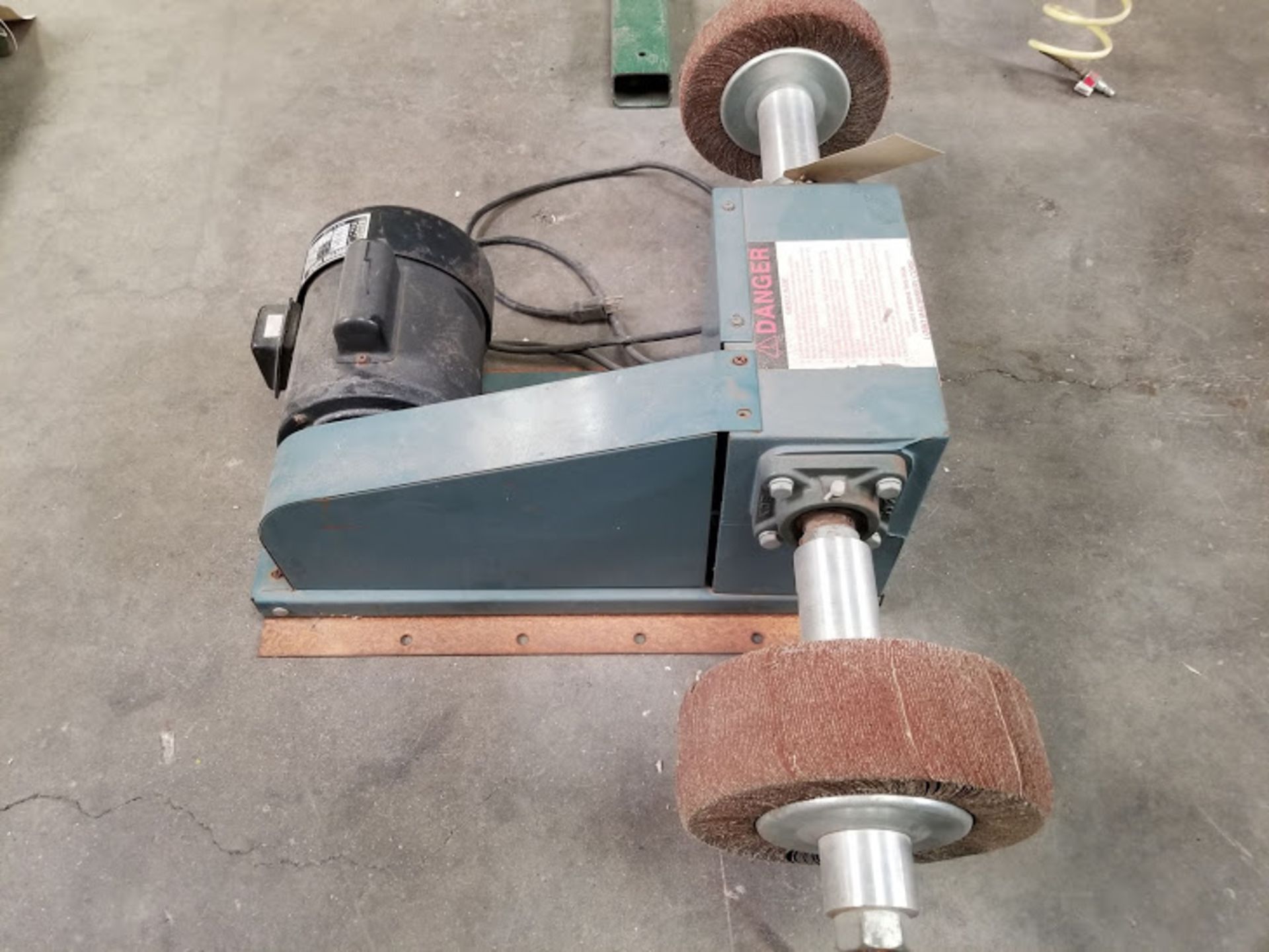 Lobo Double Spindle Sander Model FL-901 110/220 volt 3/4 hp 1 phase - Image 2 of 4