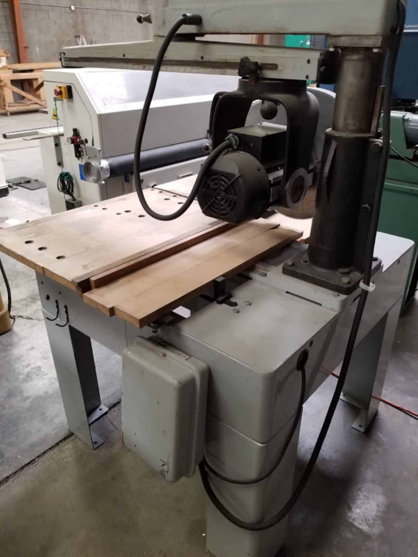 Delta 18" Radial Arm Saw, Model #33-421, 7-1/2" HP 230 volt 3phase - Image 4 of 5