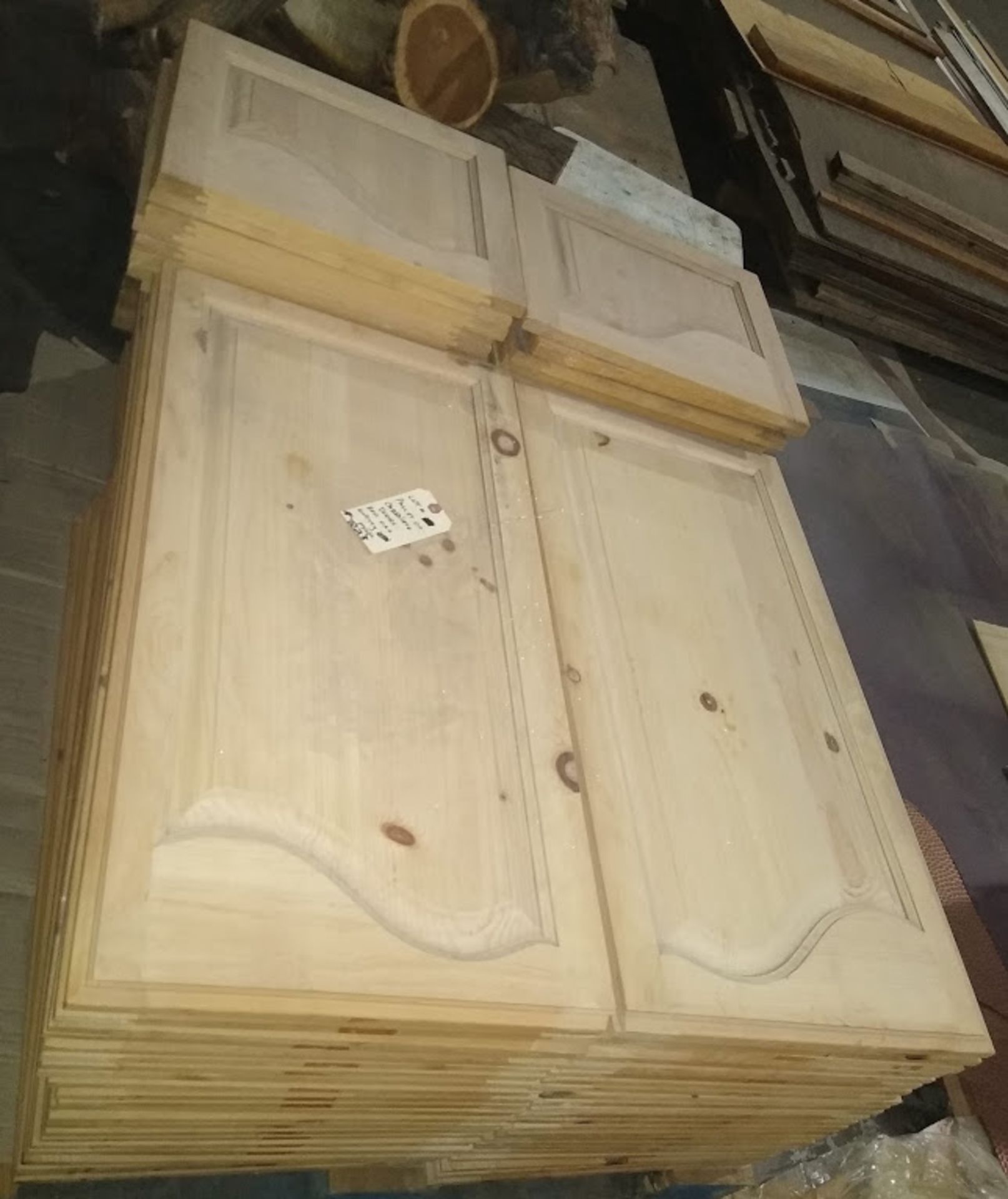 Pallet of: Cabinet Doors (Red Oak & Knotty Pine)