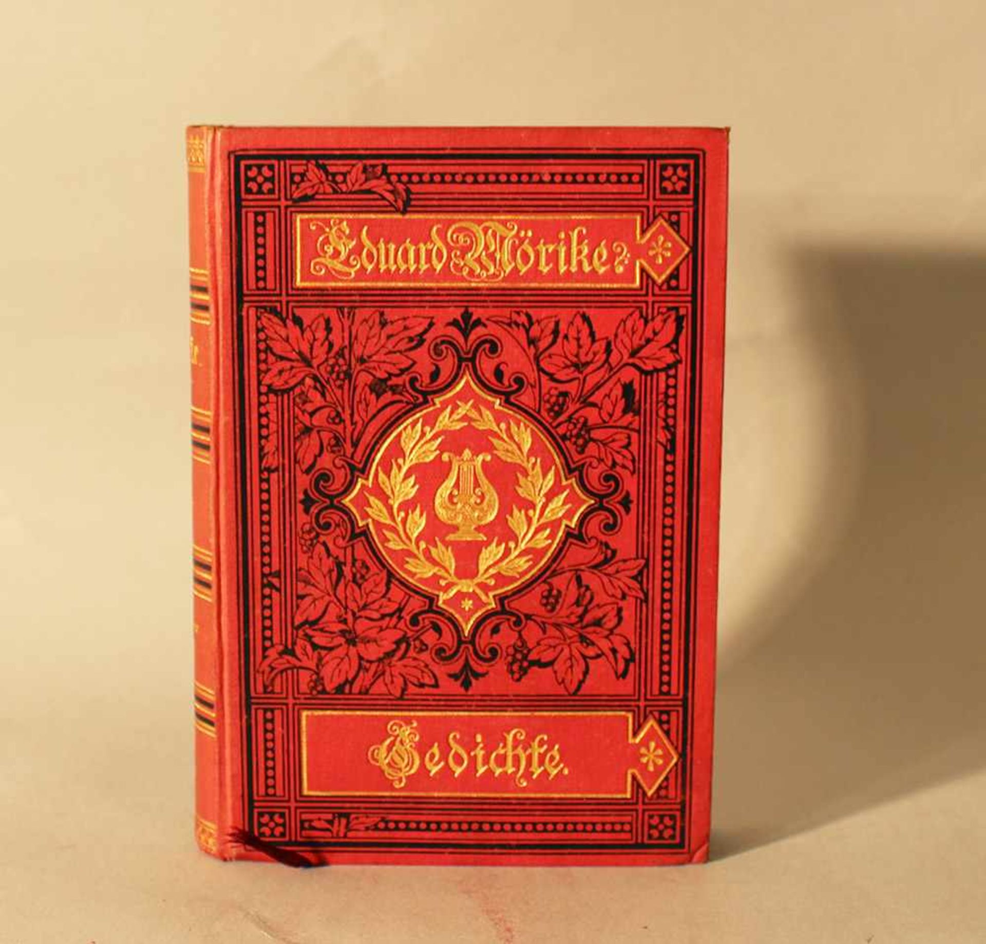 Eduard Mörike, Poems, Leipzig 1904, in red and gilded hard-cover.18 x 12 cmDieses Los wird in