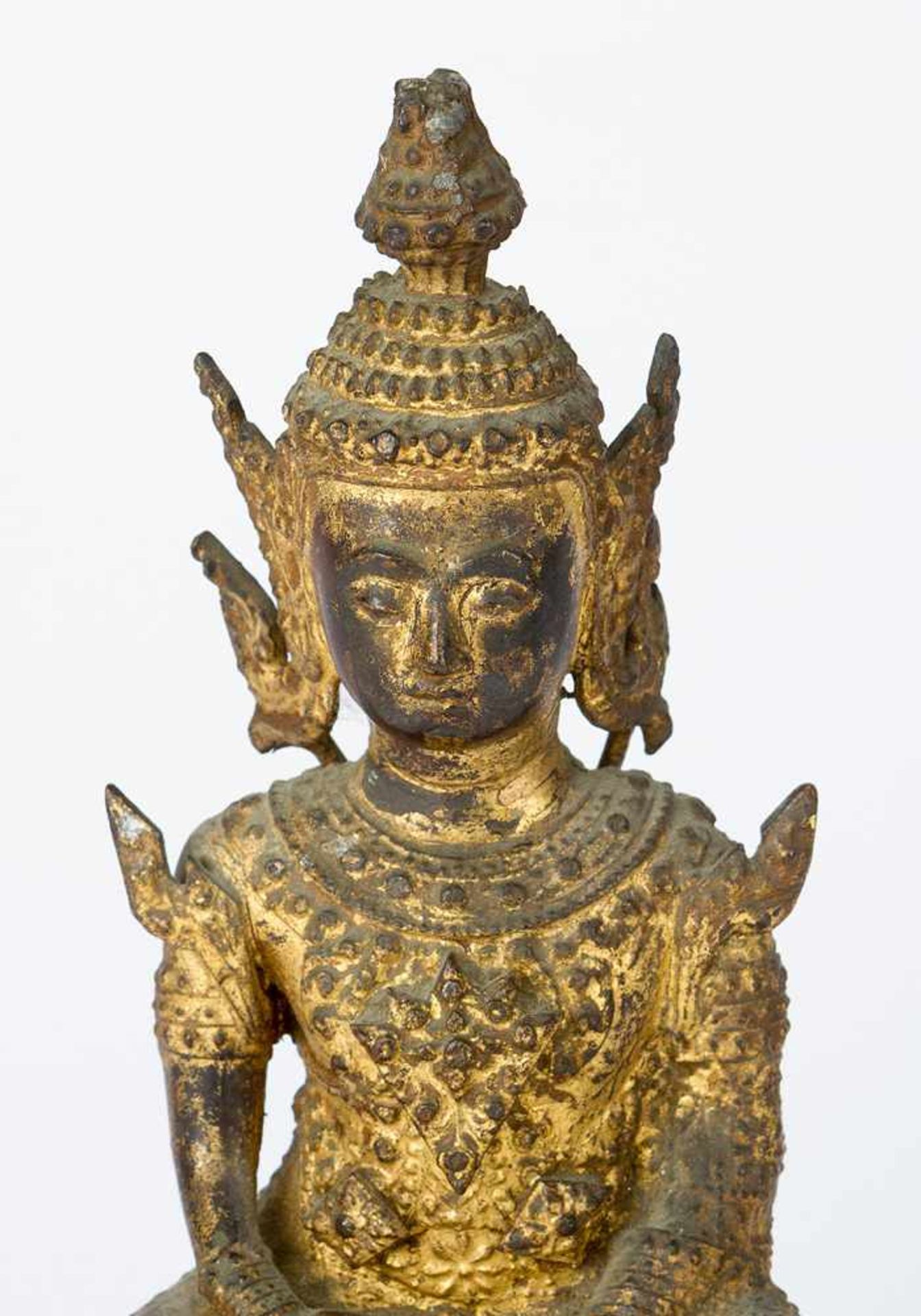 Thai Buddha, bronze cast with old gilding rubbed, possibly late 18th / early 19th Century. - Bild 3 aus 3