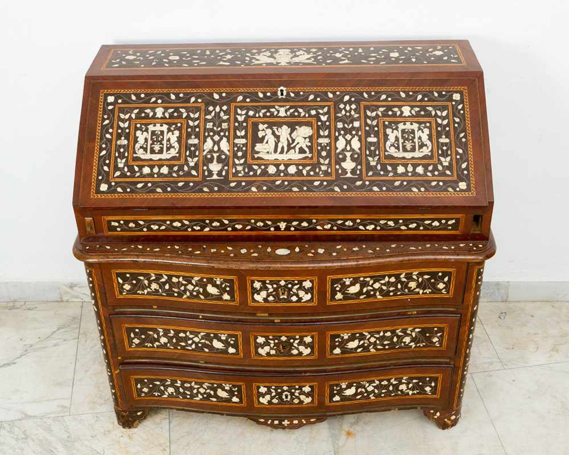 Central Italian secretaire