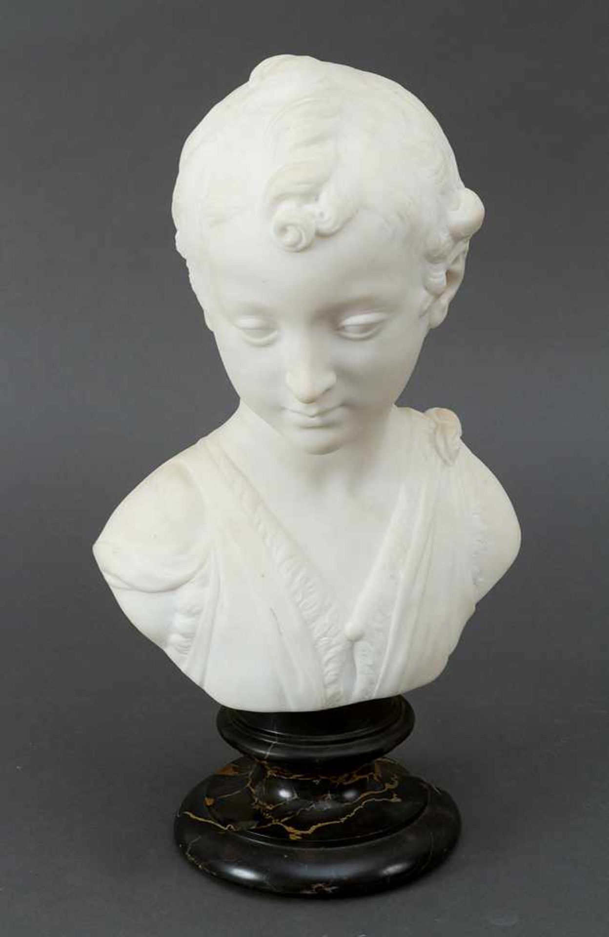 Marble bust of a young boy - Image 2 of 3