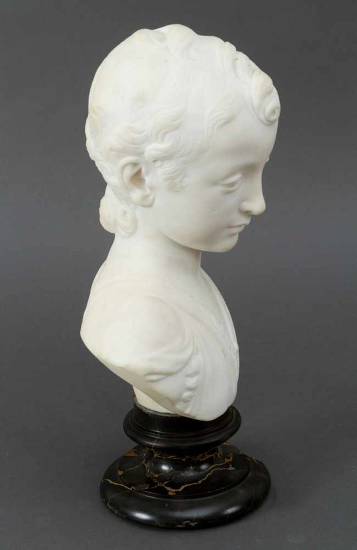 Marble bust of a young boy - Image 3 of 3