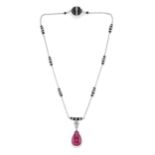 COLLIER EN ONYX, RUBELLITE ET DIAMANTS