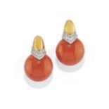 PAIRE DE BOUCLES D'OREILLES EN OR,CORAIL ET DIAMANTS