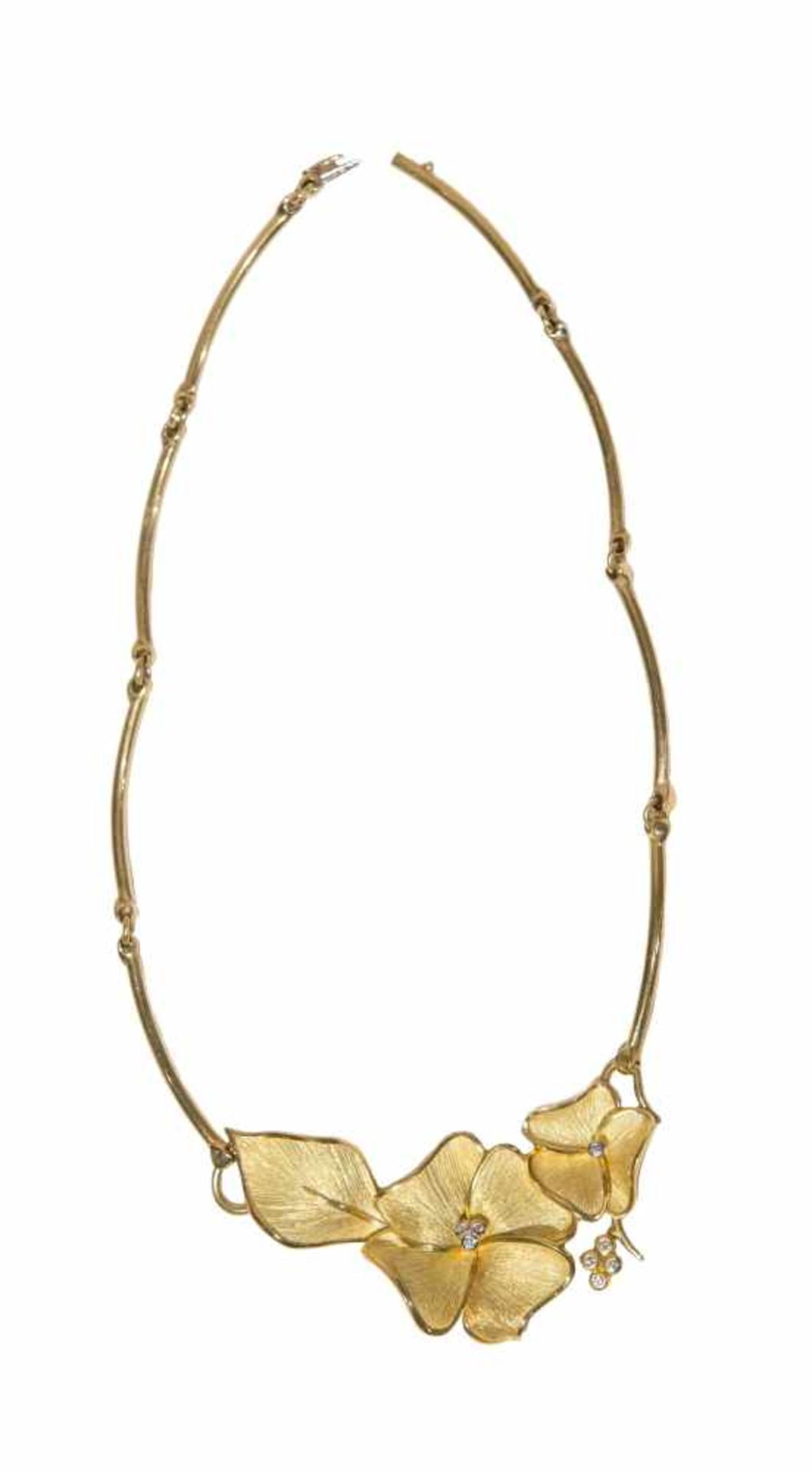 COLLANA IN ORO GIALLO 18K Realizzata ad elementi semi rigidi snodati e decoro centrale di gusto