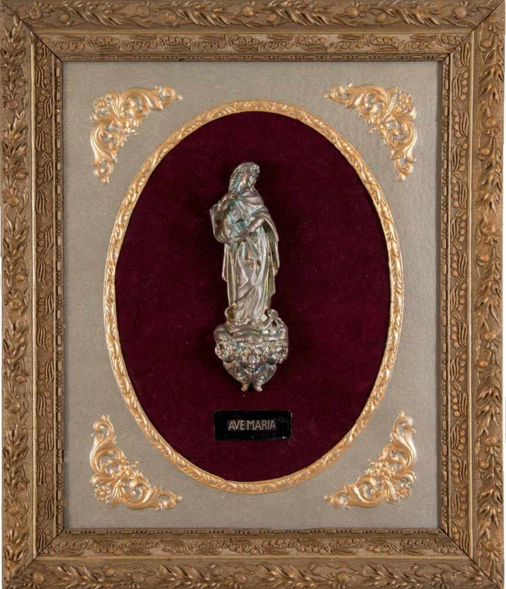 ENEA STEFANI Madonna Immacolata in stile 700 in argento cesellato montata entro cornice.