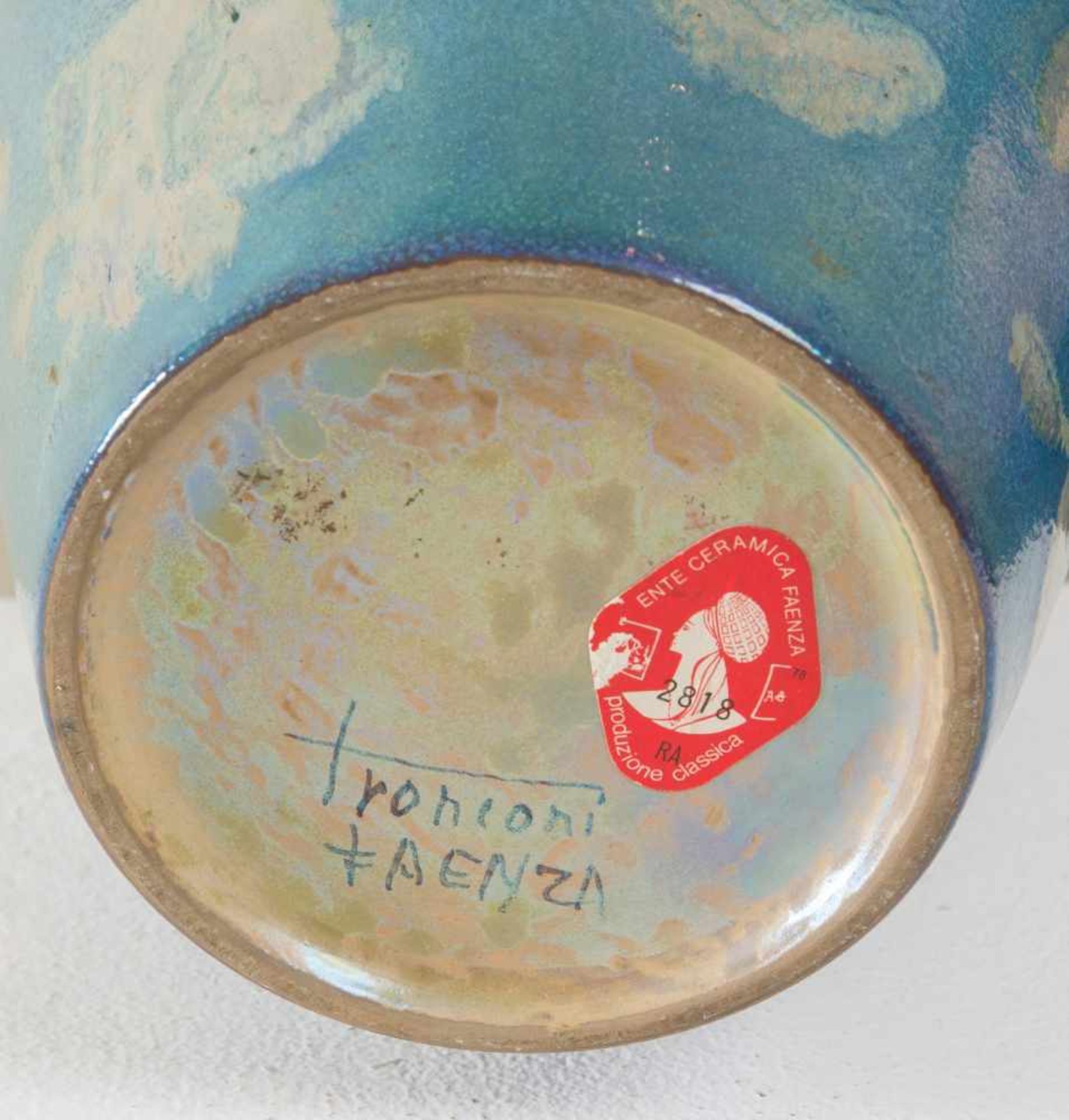 GIORDANO TRONCONI (Faenza, 1932). Vaso in maiolica a lustro, decorazione di ramage fogliacei su - Bild 3 aus 3